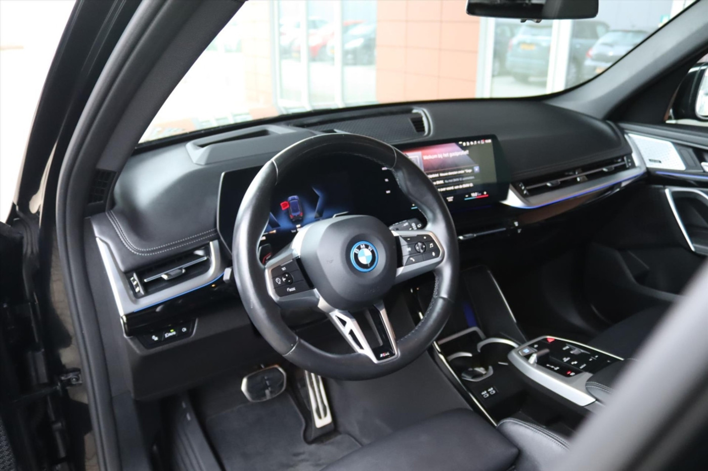 Foto van BMW Ix1