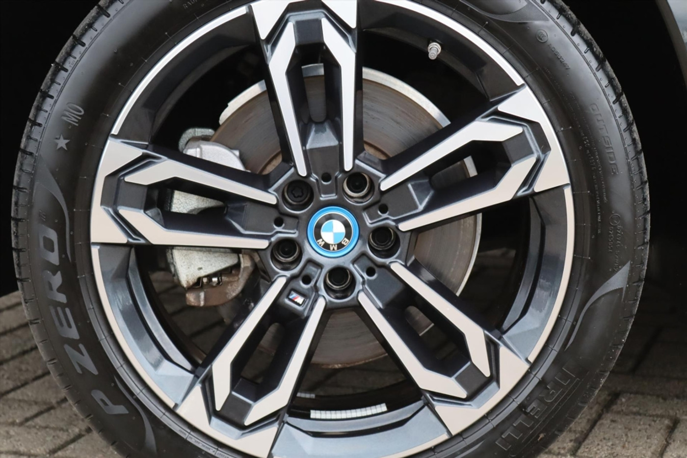 Foto van BMW Ix1