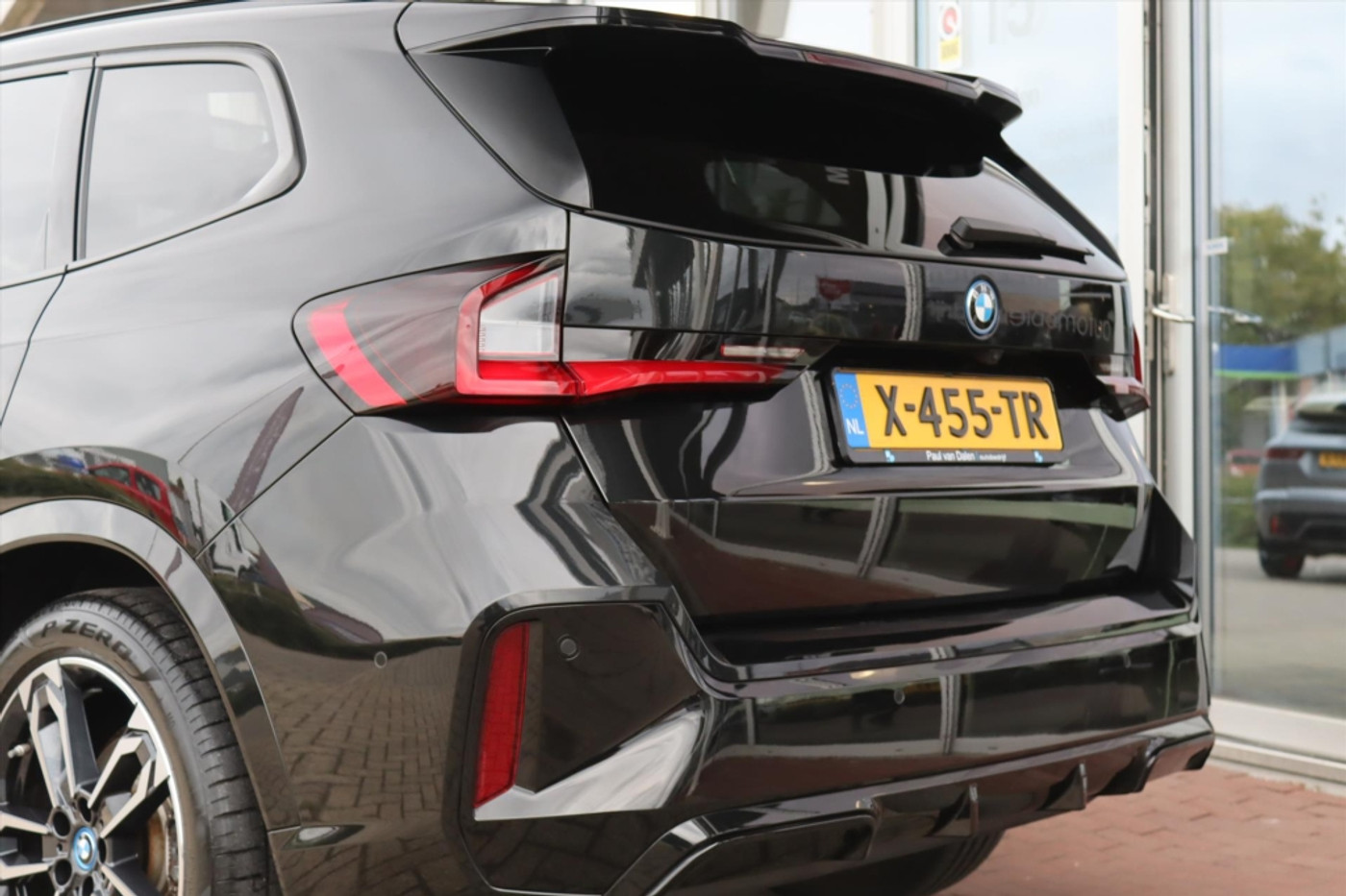 Foto van BMW Ix1