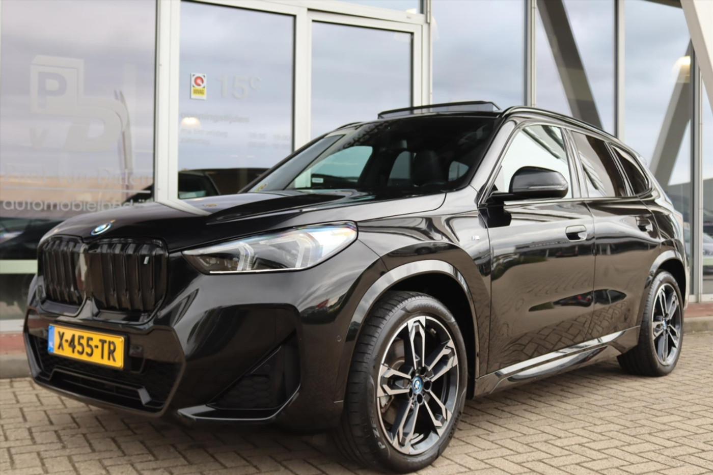 Foto van BMW Ix1