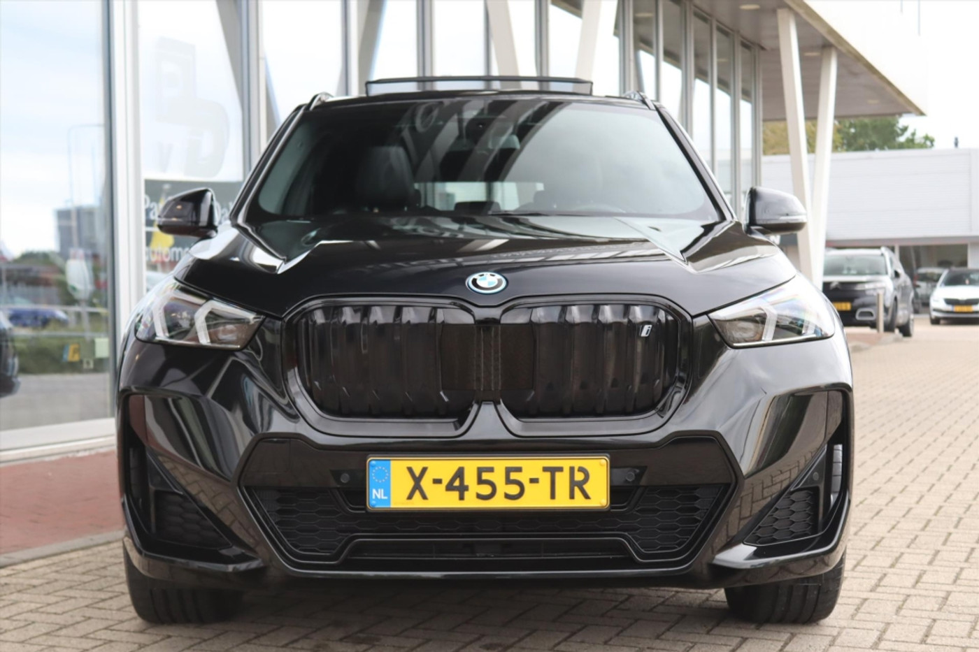 Foto van BMW Ix1