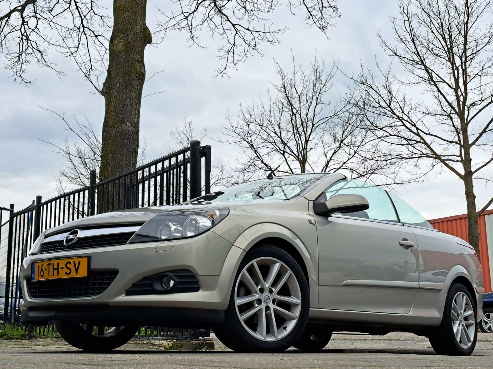 Foto van Opel Astra Twintop