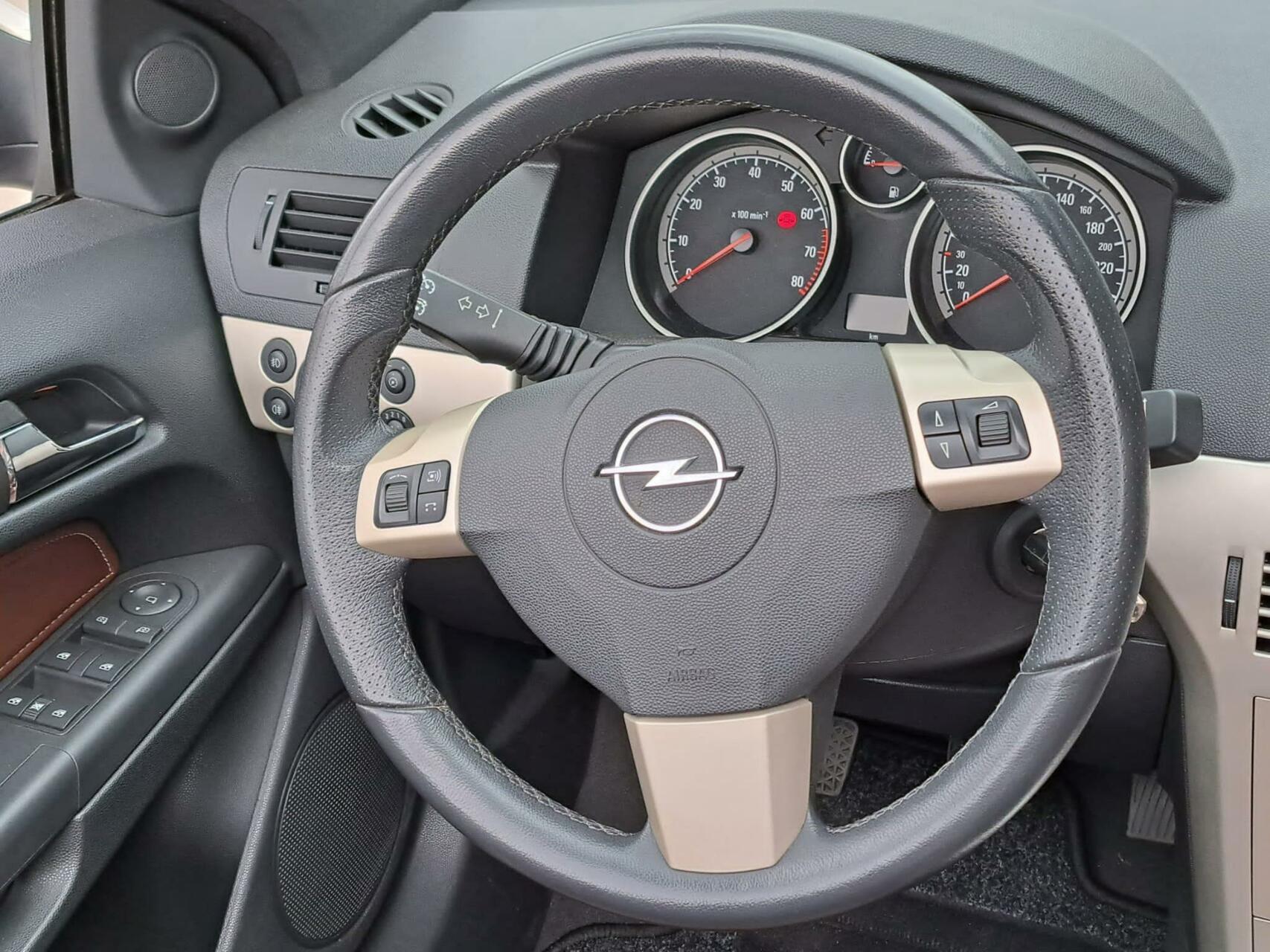 Foto van Opel Astra Twintop