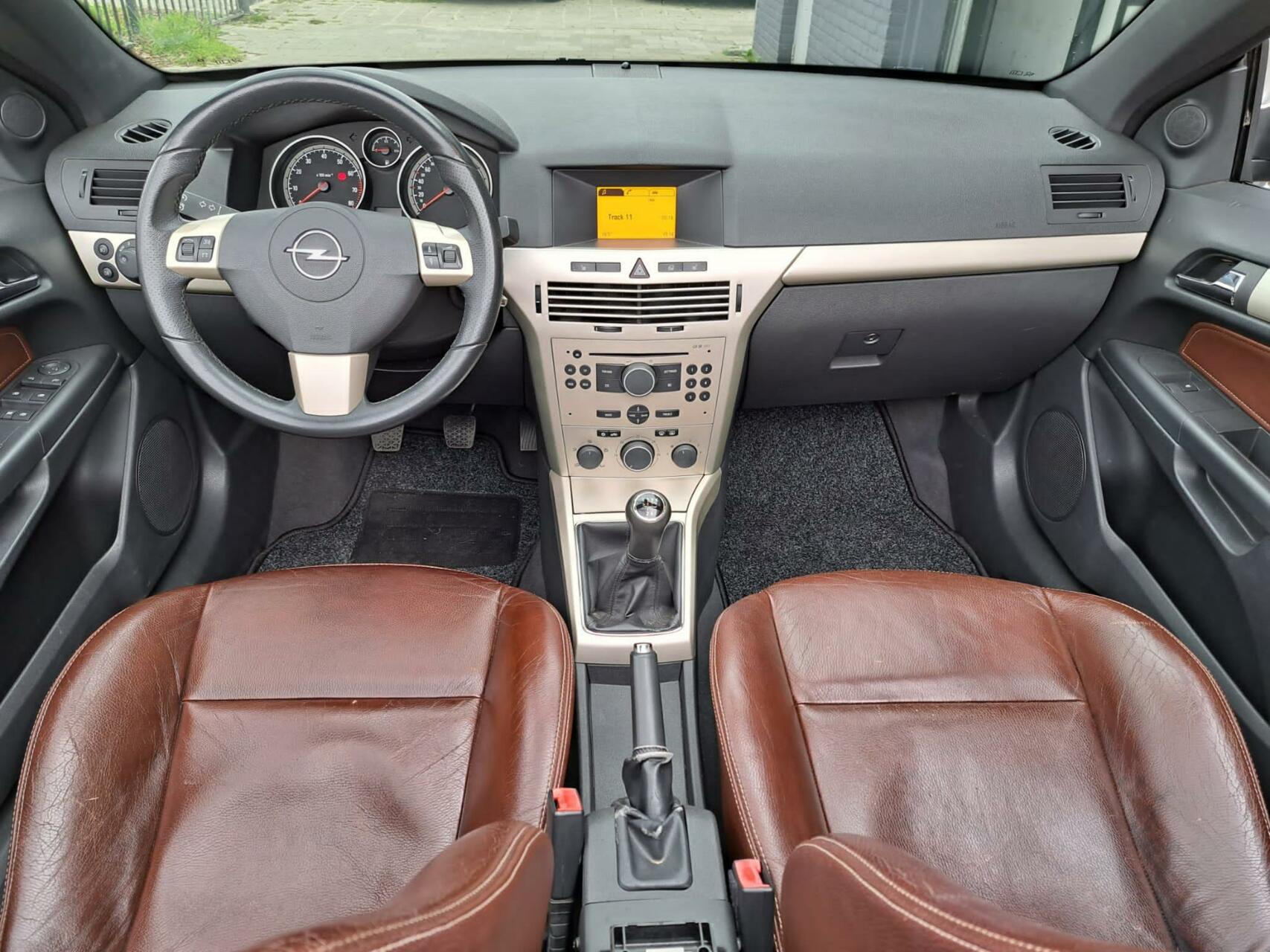 Foto van Opel Astra Twintop