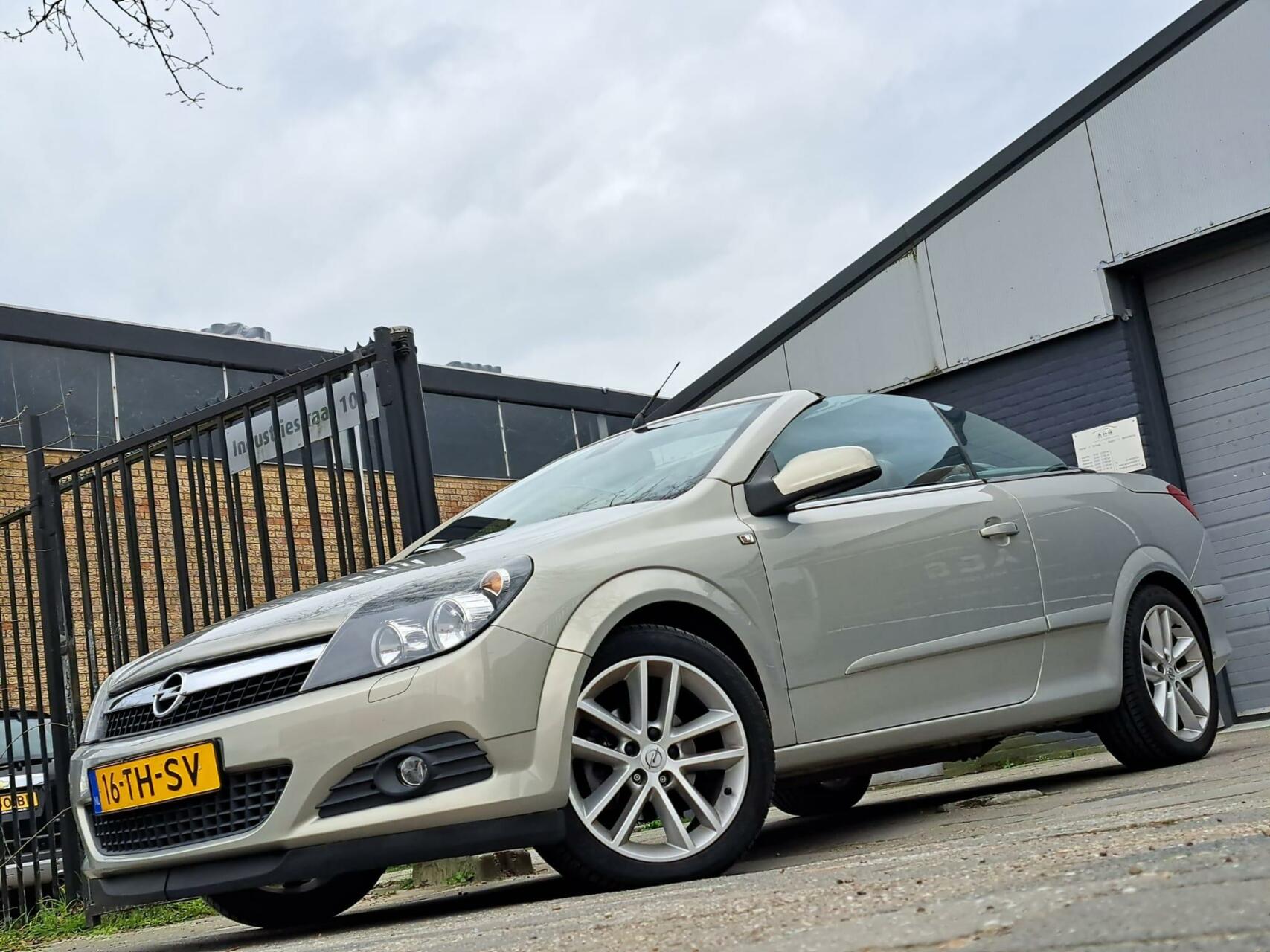 Foto van Opel Astra Twintop