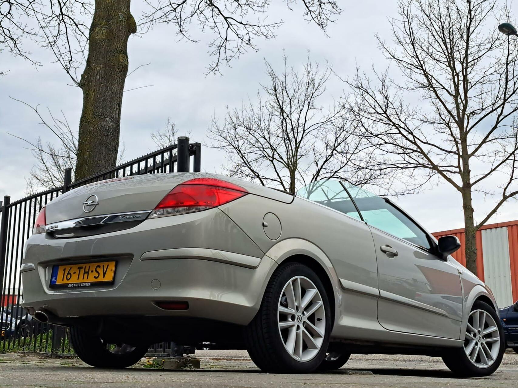 Foto van Opel Astra Twintop