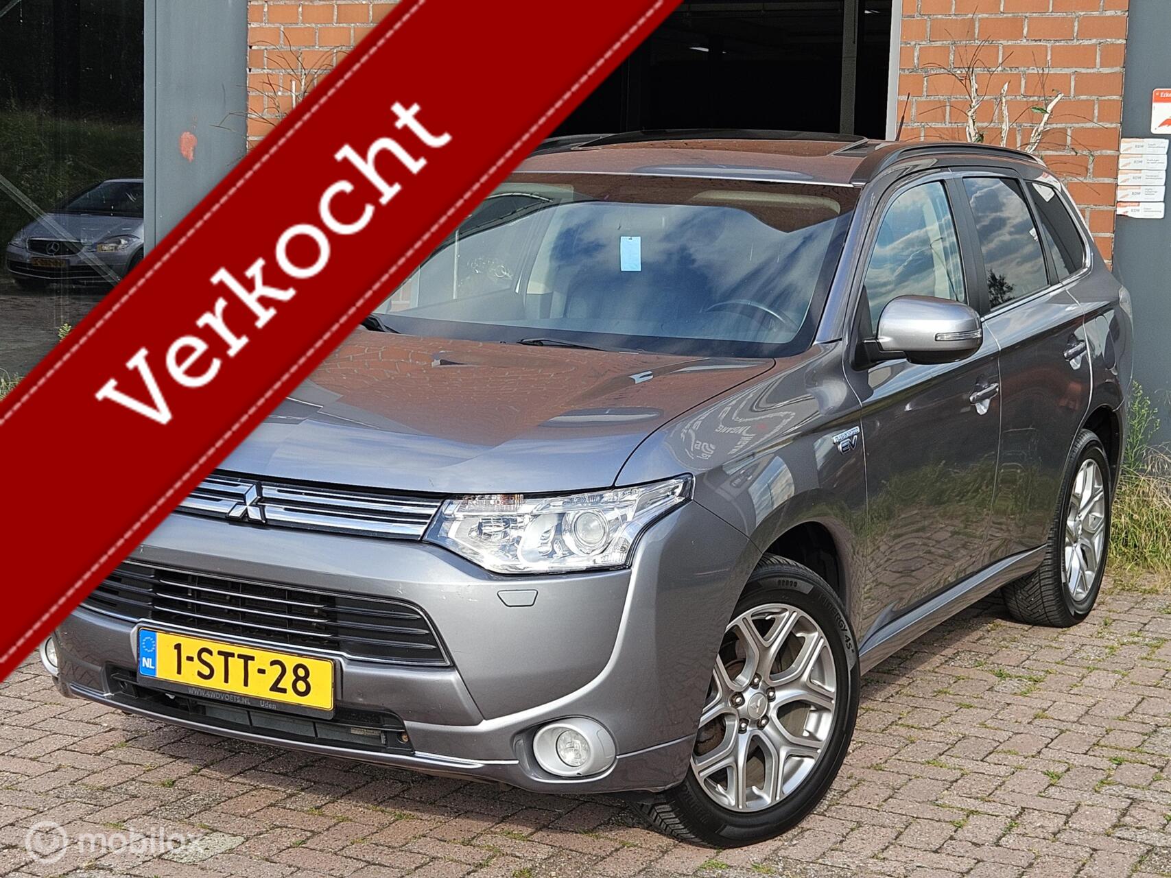 Mitsubishi Mitsubishi Outlander 2.0 PHEV Instyle NAVI OPENDAK LEER NAP 2013 - voorkant