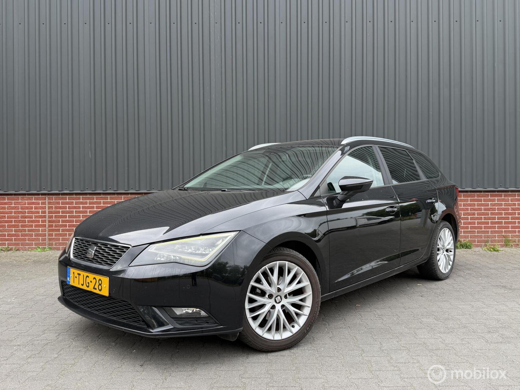 Seat Leon ST 1.2 TSI Style First Edition Navi Cruise Trekhaak 2014 - voorkant