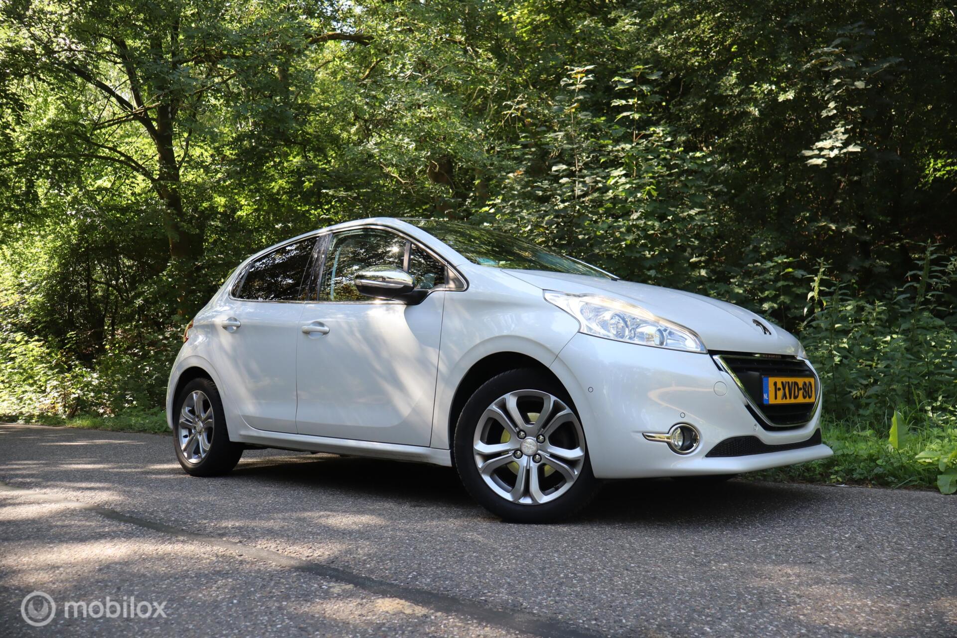 Peugeot 208 1.2 PureTech Roland Garros | Pano | AUTOMAAT!! | 2014 - voorkant