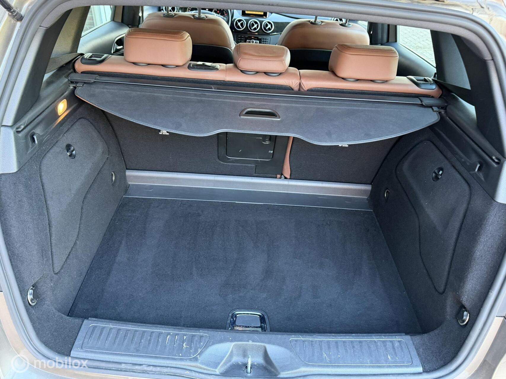 Foto van Mercedes-Benz B 180