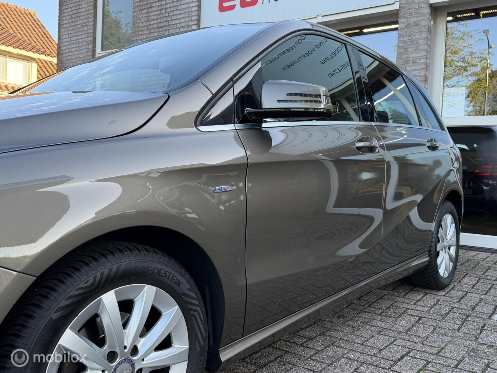 Foto van Mercedes-Benz B 180