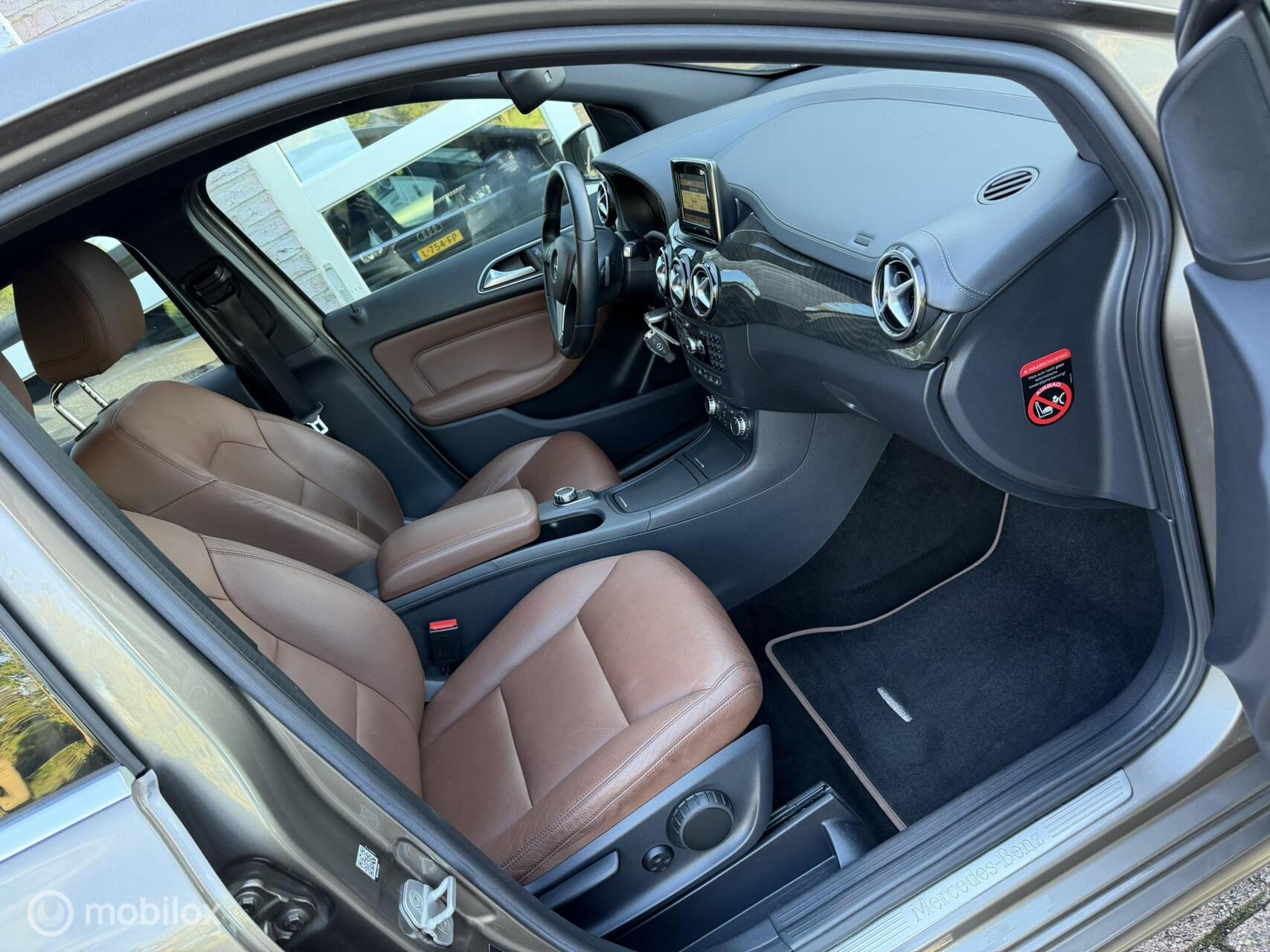 Foto van Mercedes-Benz B 180