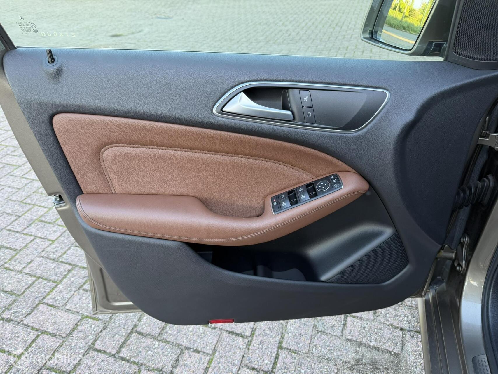Foto van Mercedes-Benz B 180