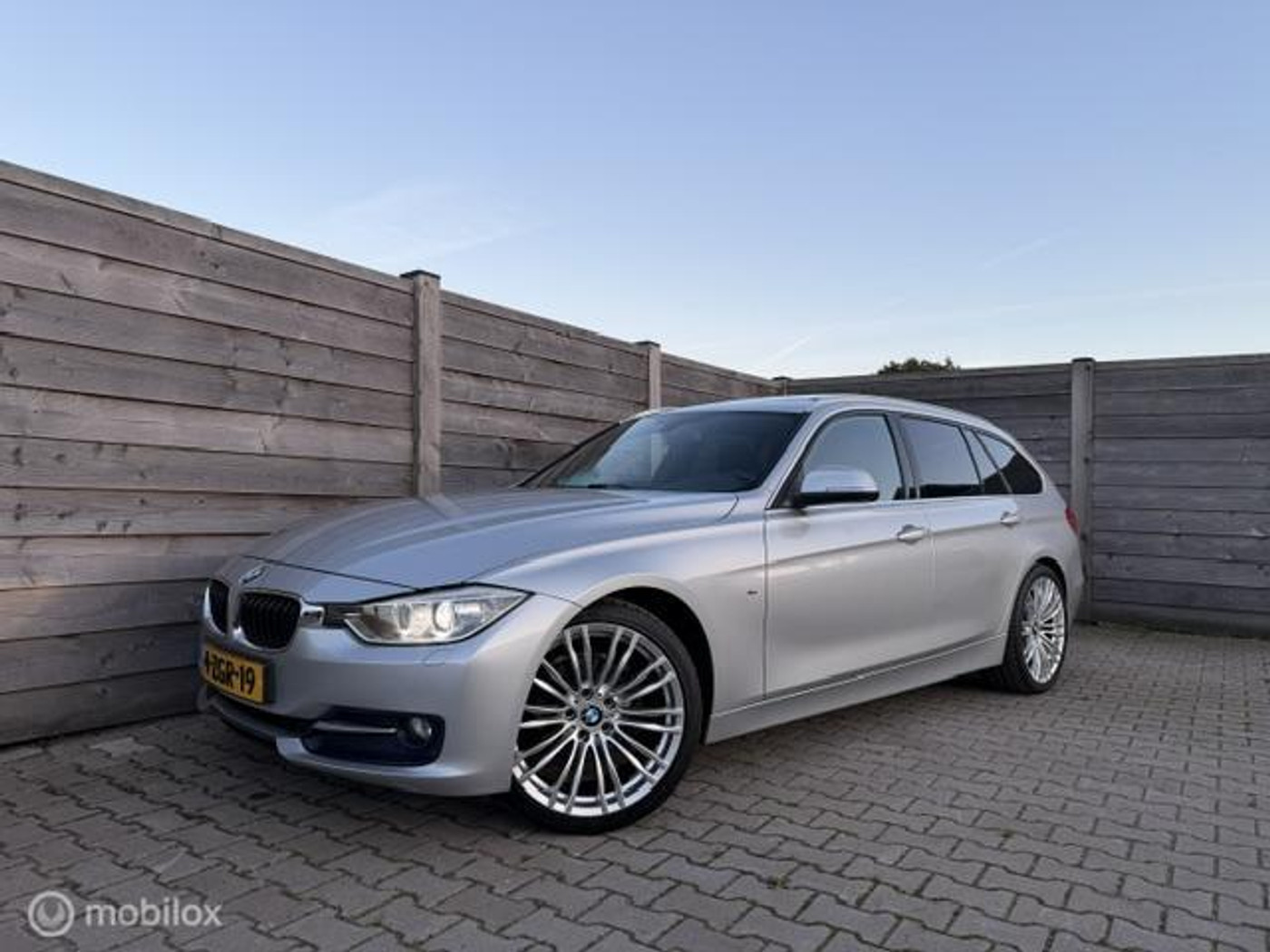 BMW 316i 316i M Sport Edition Executive PAno-Stoelverw. 2015 - voorkant