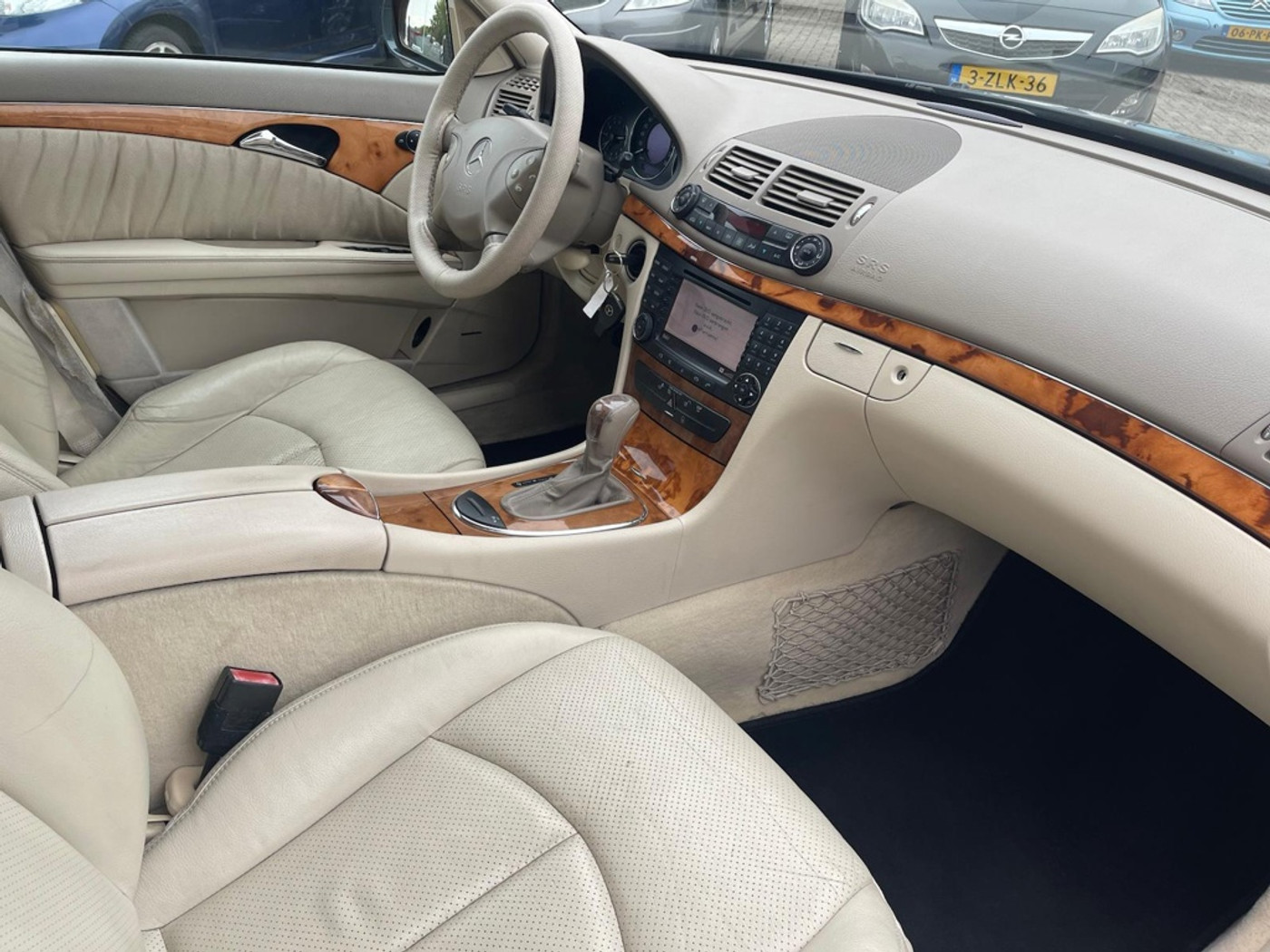Foto van Mercedes-Benz E 280