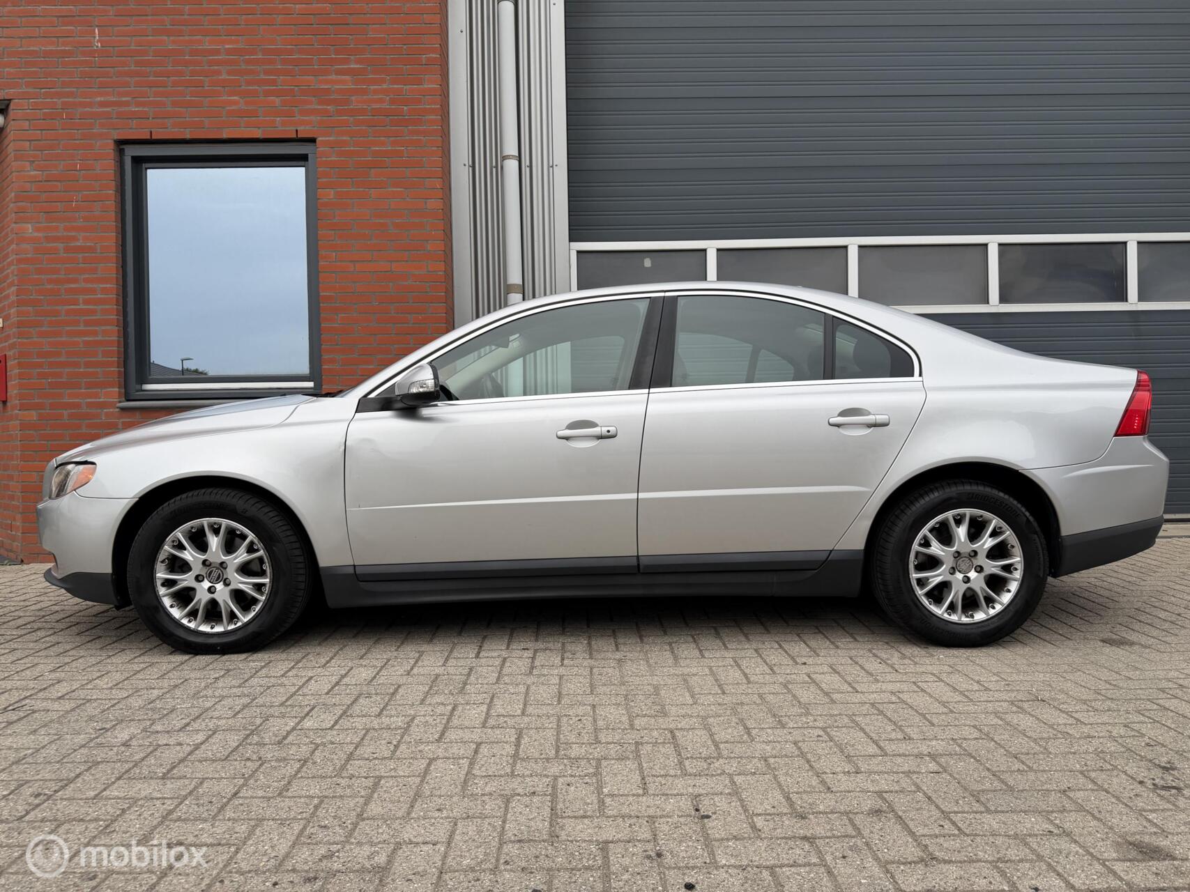 Volvo S80 2.5T Geartronic Kinetic - dealer onderh. - nw. APK 2007 - voorkant