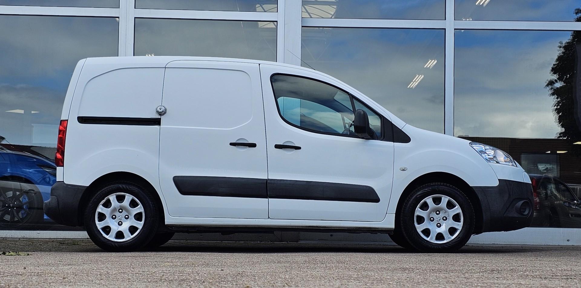 Foto van Peugeot Partner 120 L1 1.6hdif 66kw - 2pl