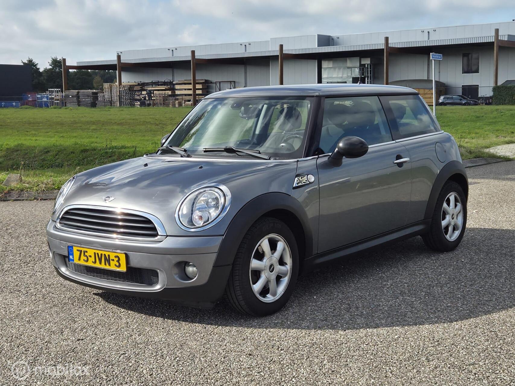 Mini One 1.4 One 50th Anniversary nr 104/350 Uniek 2009 - voorkant