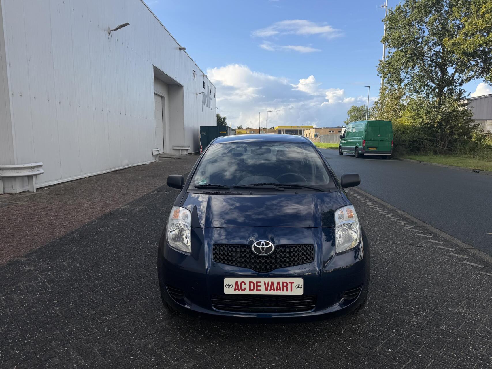 Toyota Toyota Yaris 1.0 VVTi Spirit - 5DEURS/NIEUWE APK/NAP 2008 - voorkant