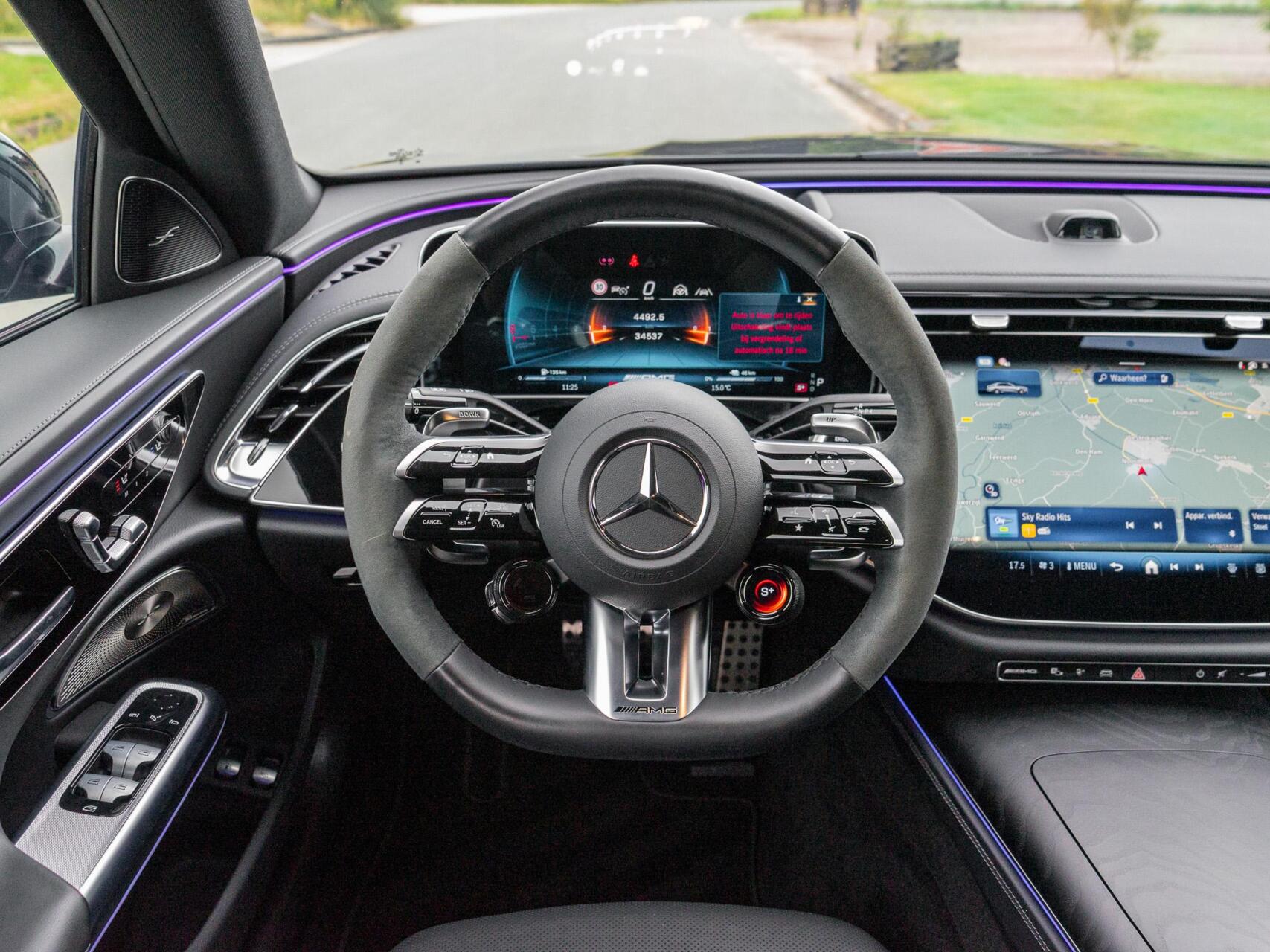 Foto van Mercedes-Benz AMG E 53 Hybrid