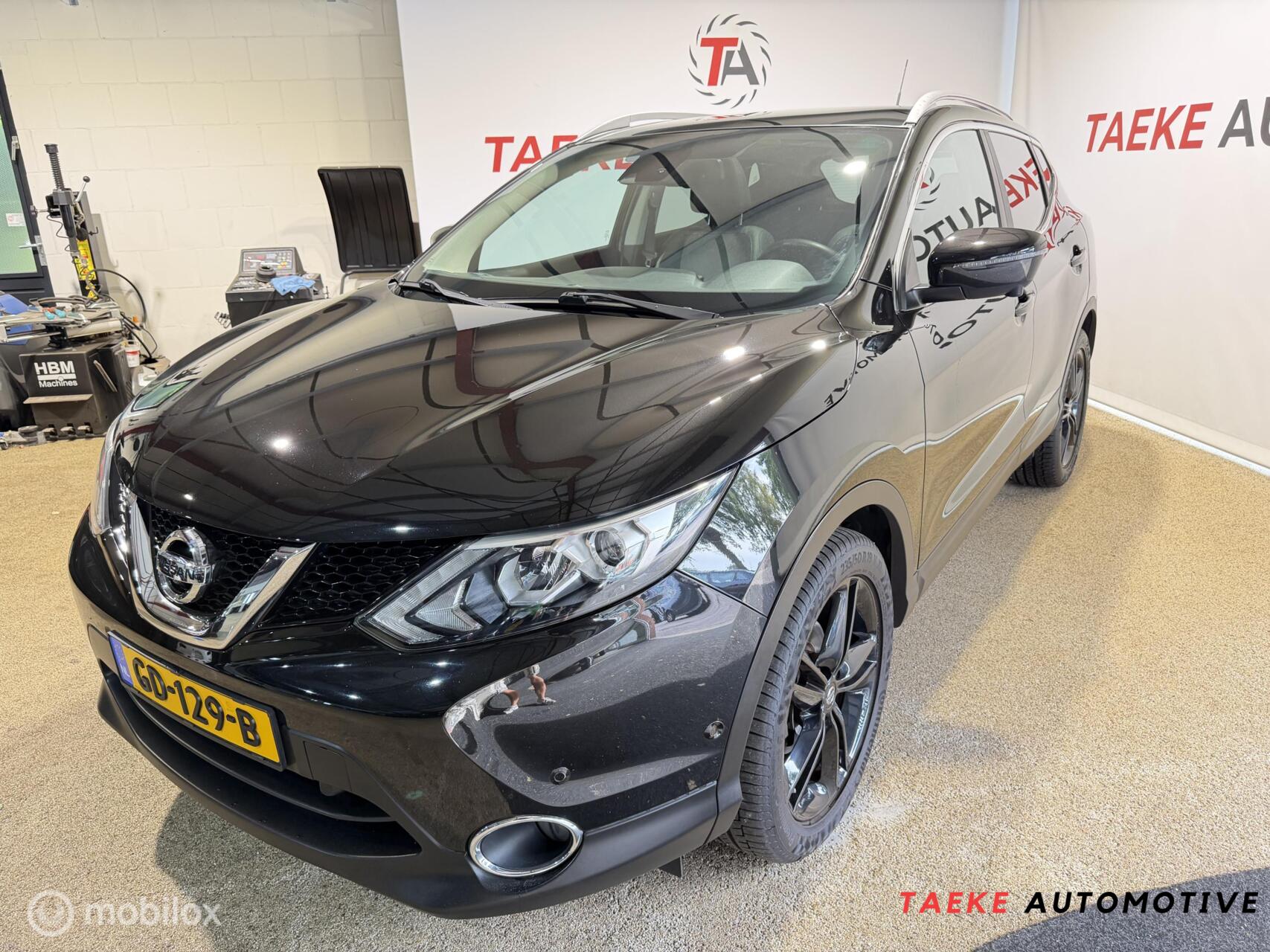 Nissan Nissan Qashqai 1.2 Tekna AUT/CLIMA/CRUISE/PANO/360/NAP/LEDER 2015 - voorkant