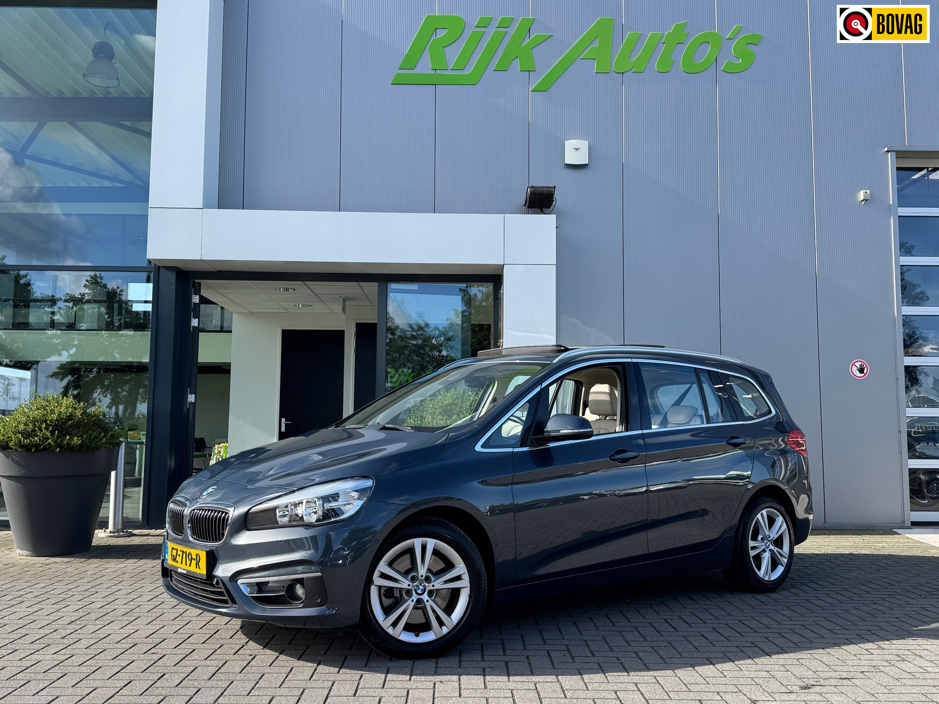 BMW 220i Gran Tourer 220i Luxury 7p. * Trekhaak * Leer * Panoramadak * NAP 2015 - voorkant