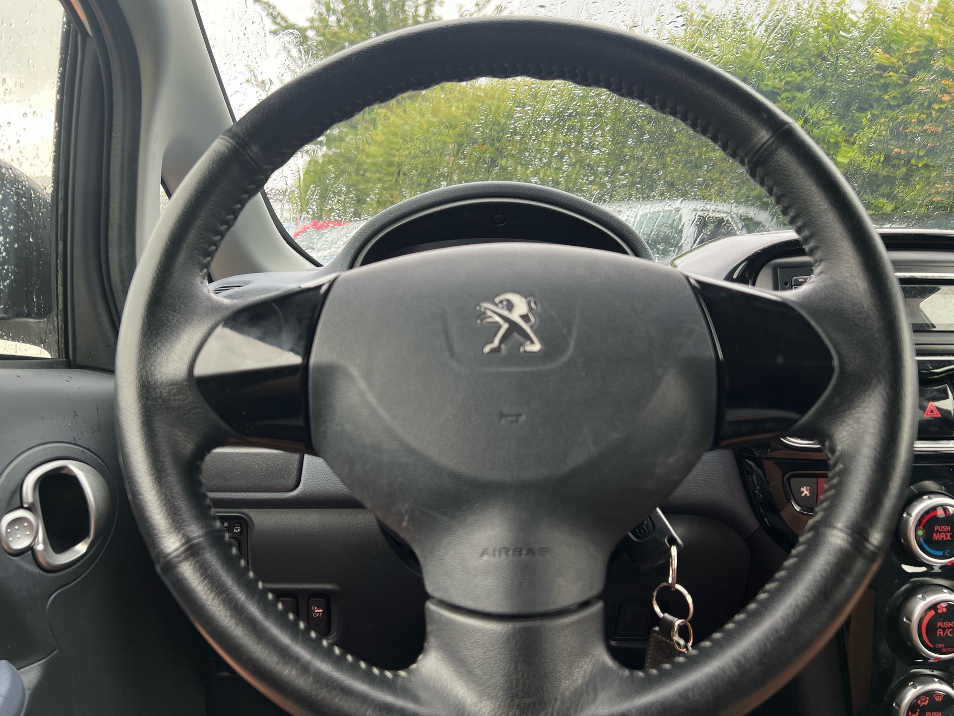 Foto van Peugeot Ion