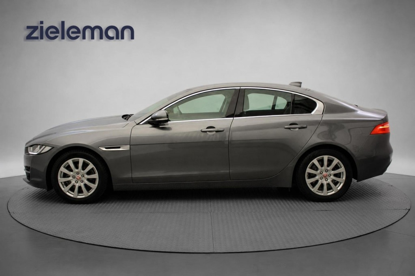 Foto van Jaguar Jaguar Xe