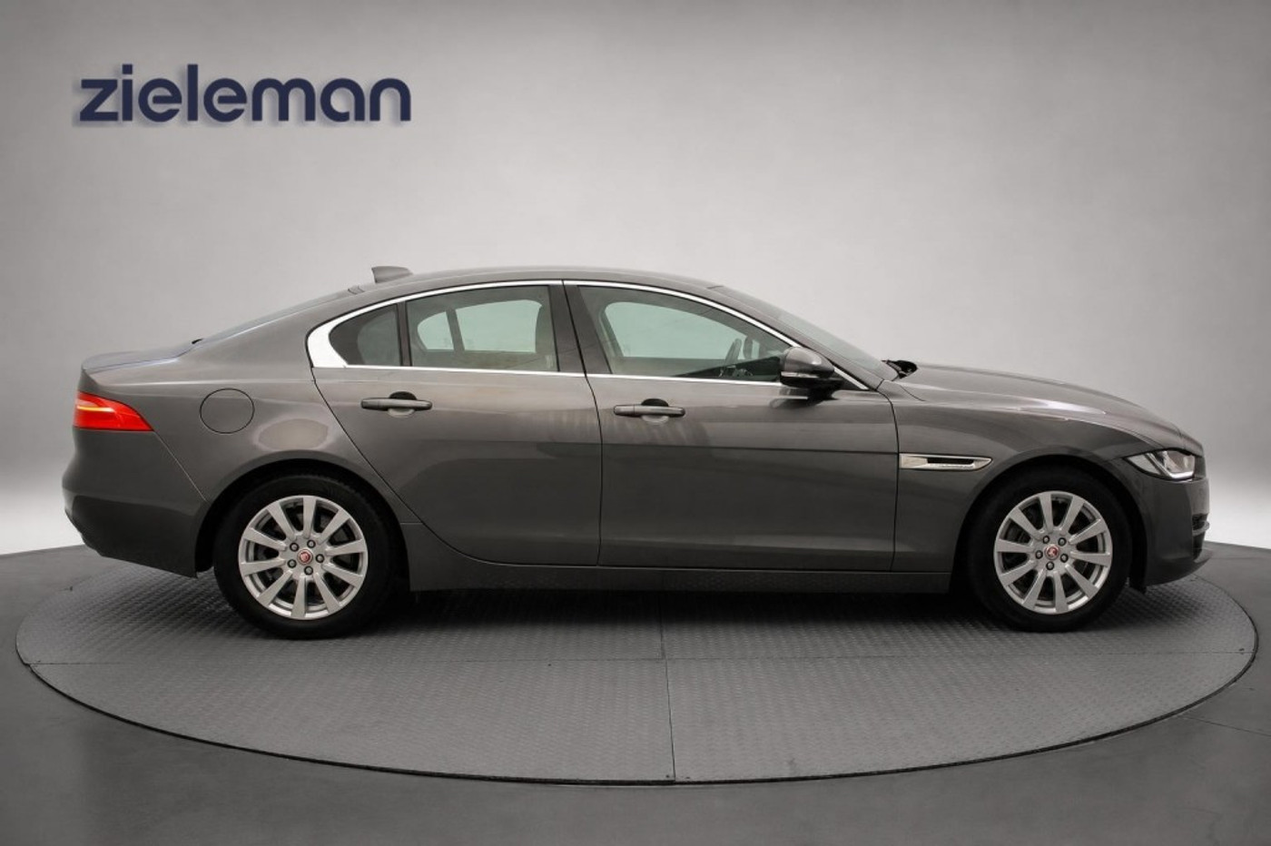 Foto van Jaguar Jaguar Xe