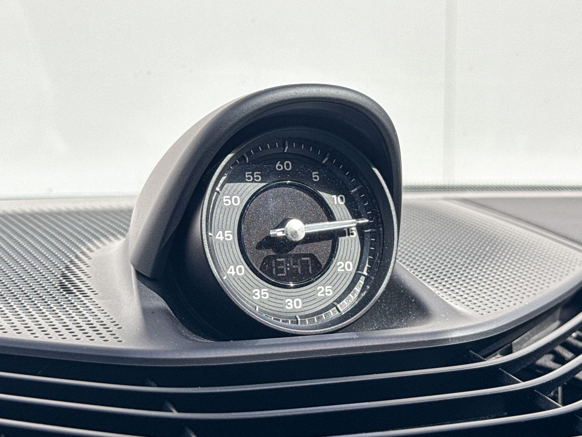 Foto van Porsche Taycan 4