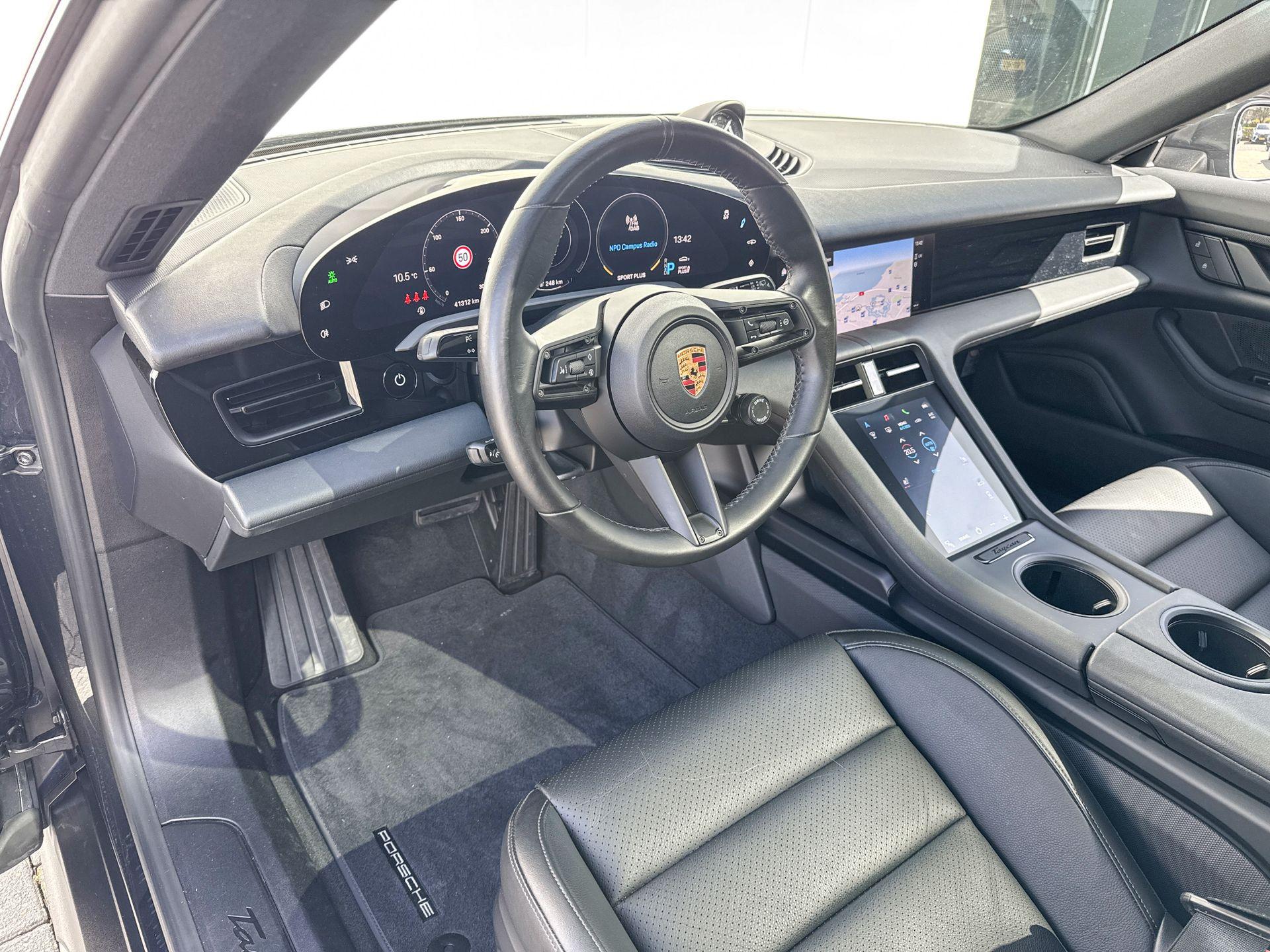 Foto van Porsche Taycan 4