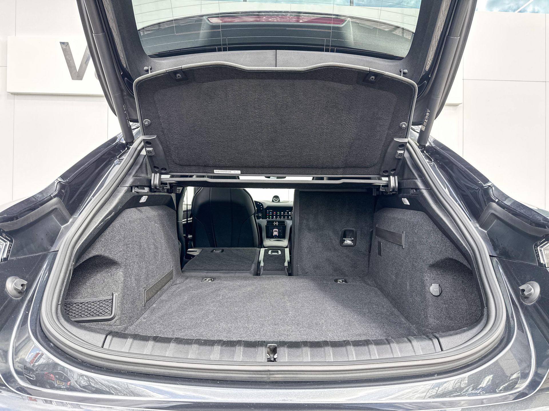 Foto van Porsche Taycan 4