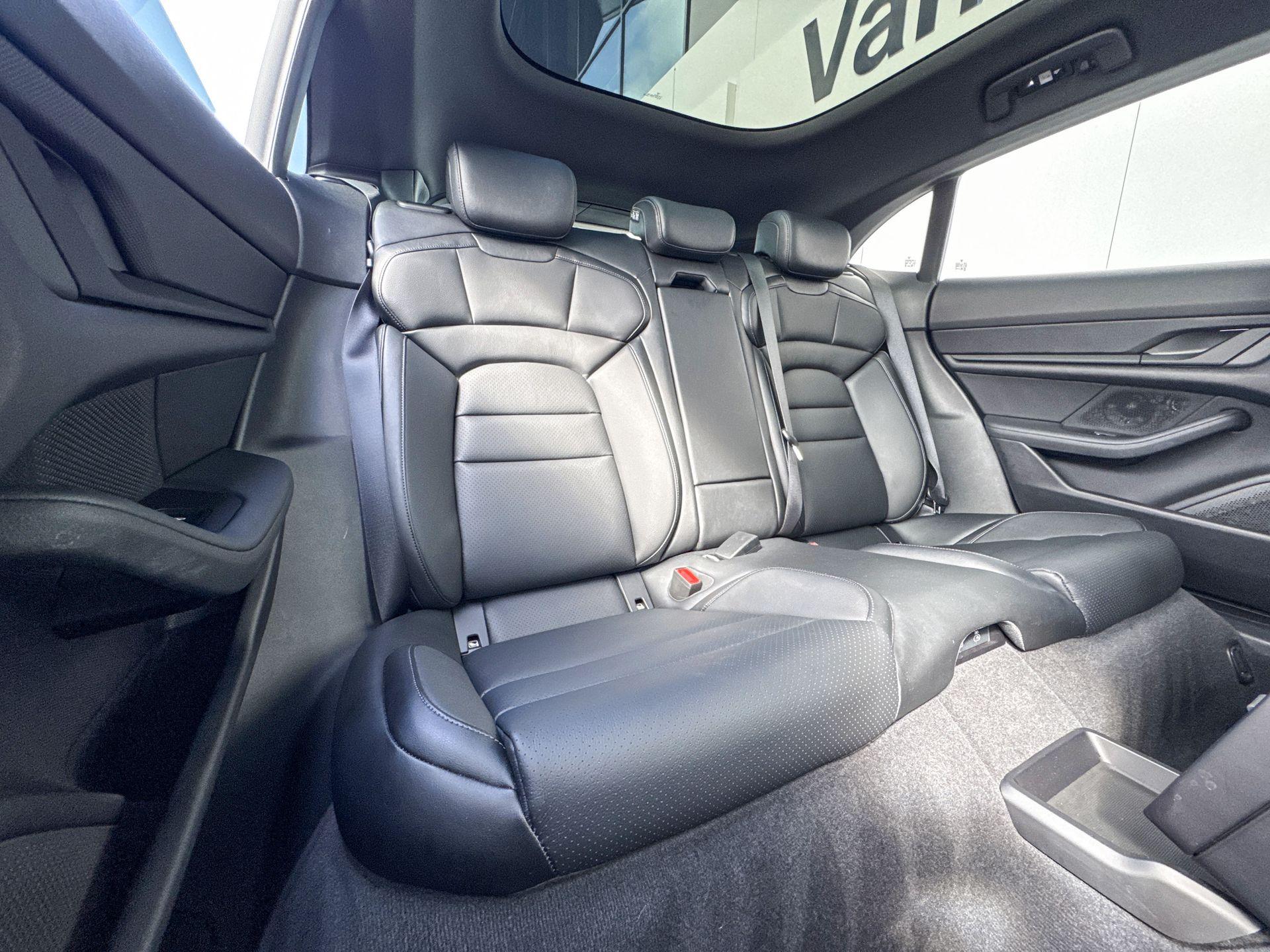 Foto van Porsche Taycan 4