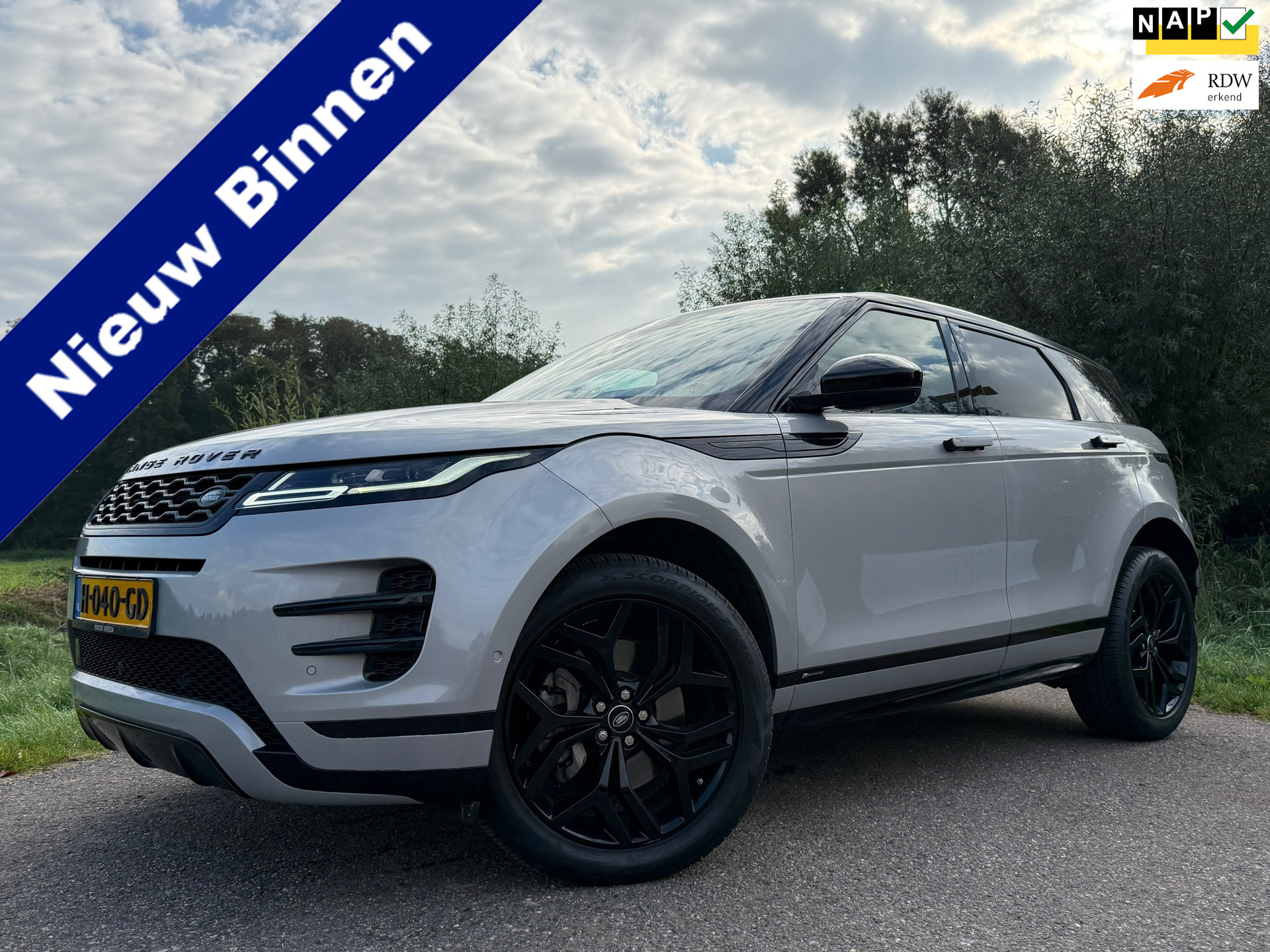 Land Rover Range Rover Evoque 2.0 P200 AWD R-Dynamic HSE Automaat / Meridian / Leder / Camera / Apple CarPlay-Android Auto / LED / 2020 - voorkant