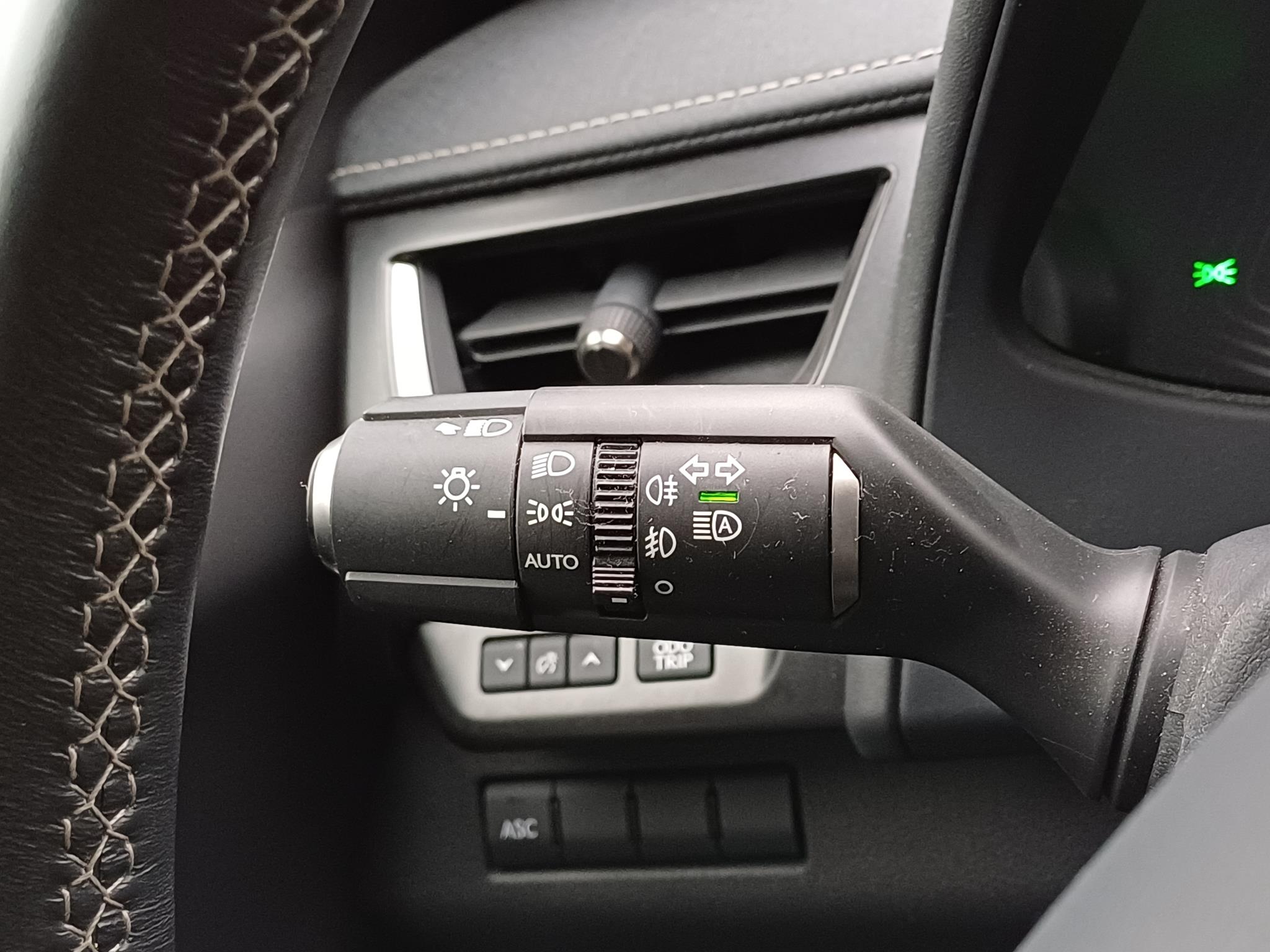Foto van Lexus Lexus Ux300e