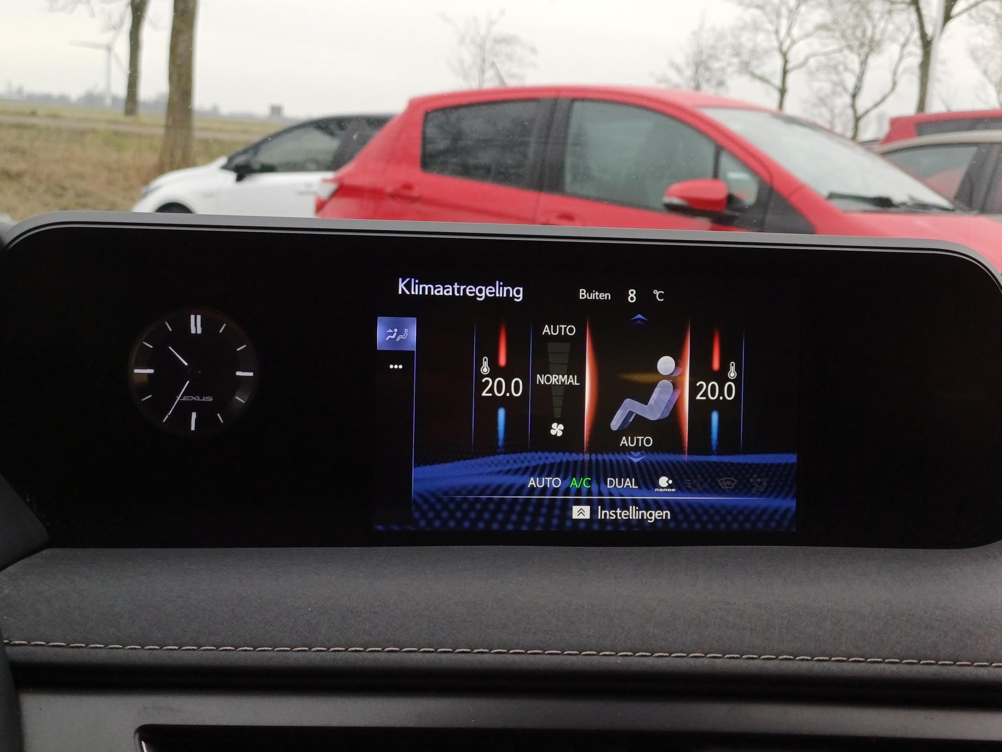 Foto van Lexus Lexus Ux300e
