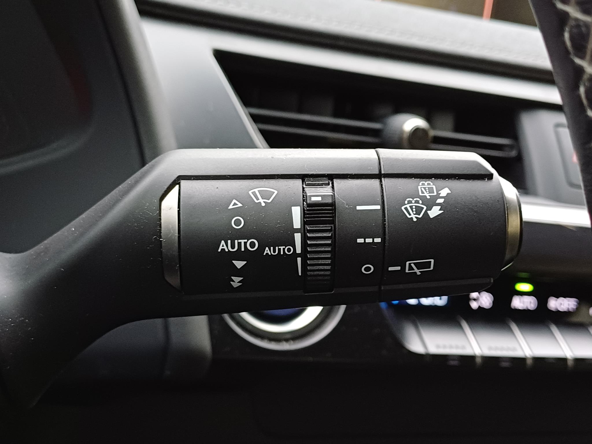 Foto van Lexus Lexus Ux300e