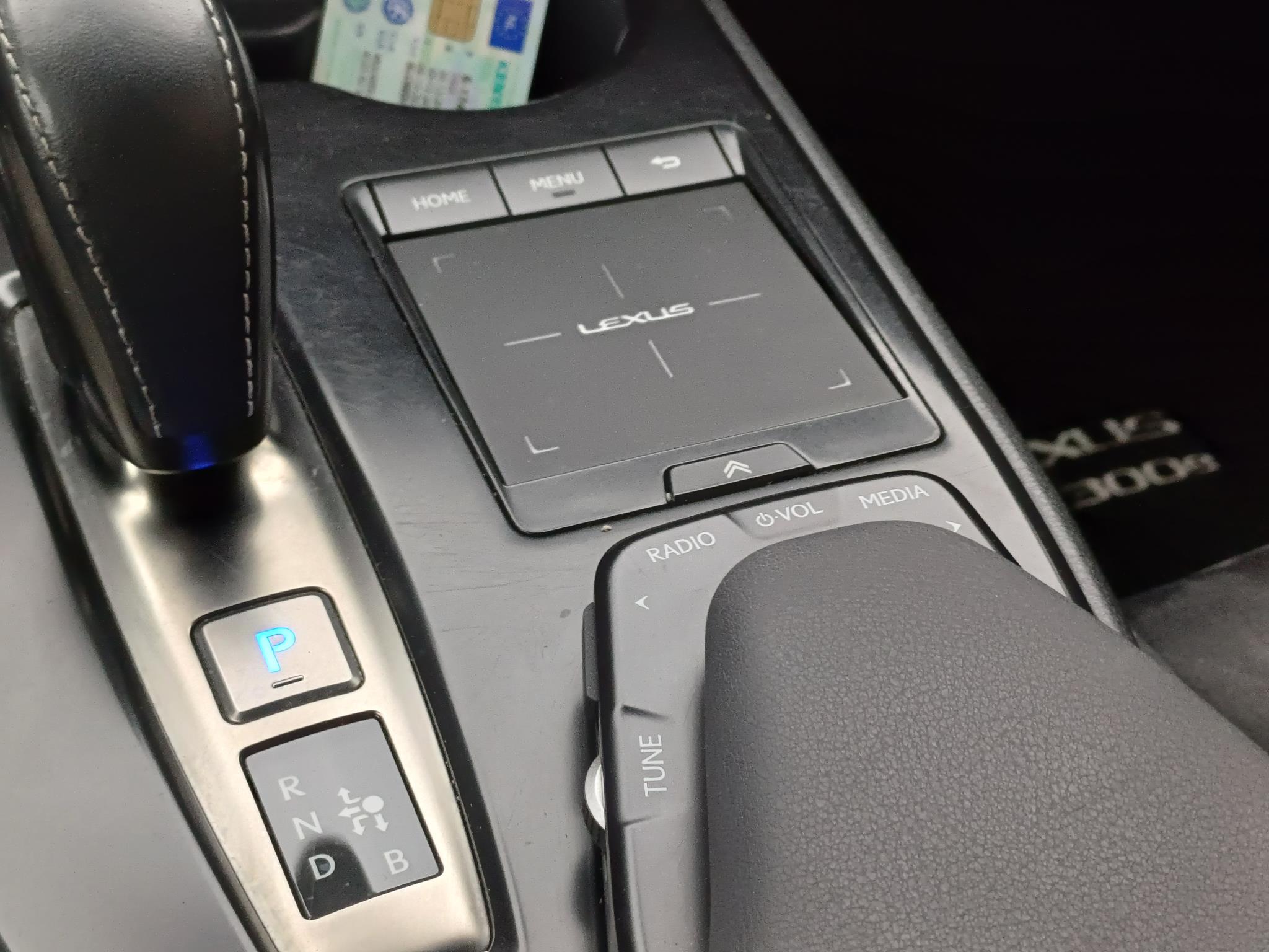 Foto van Lexus Lexus Ux300e