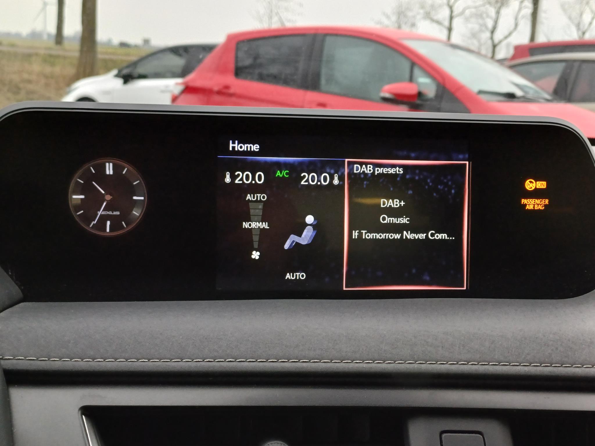Foto van Lexus Lexus Ux300e