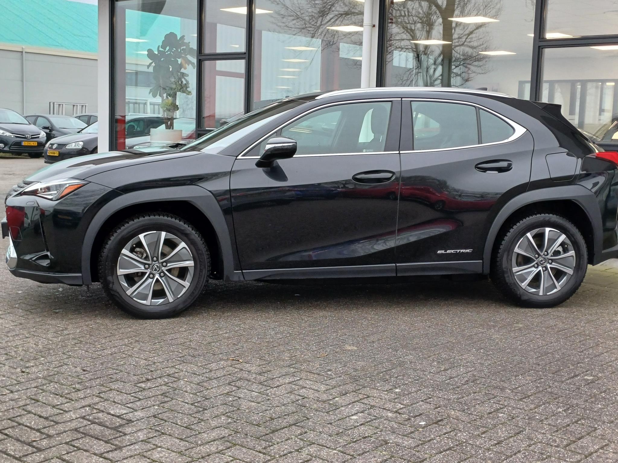 Foto van Lexus Lexus Ux300e