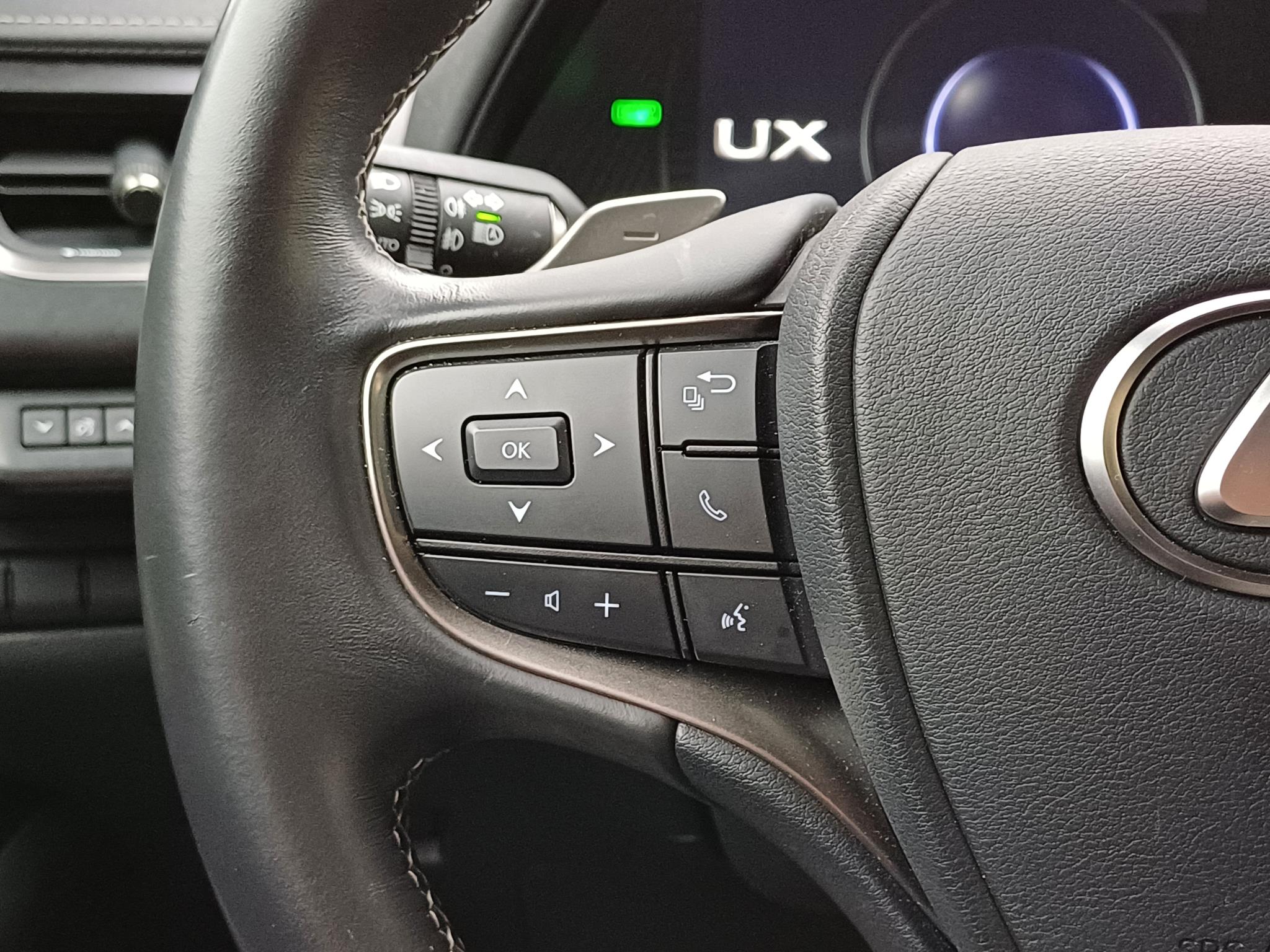 Foto van Lexus Lexus Ux300e