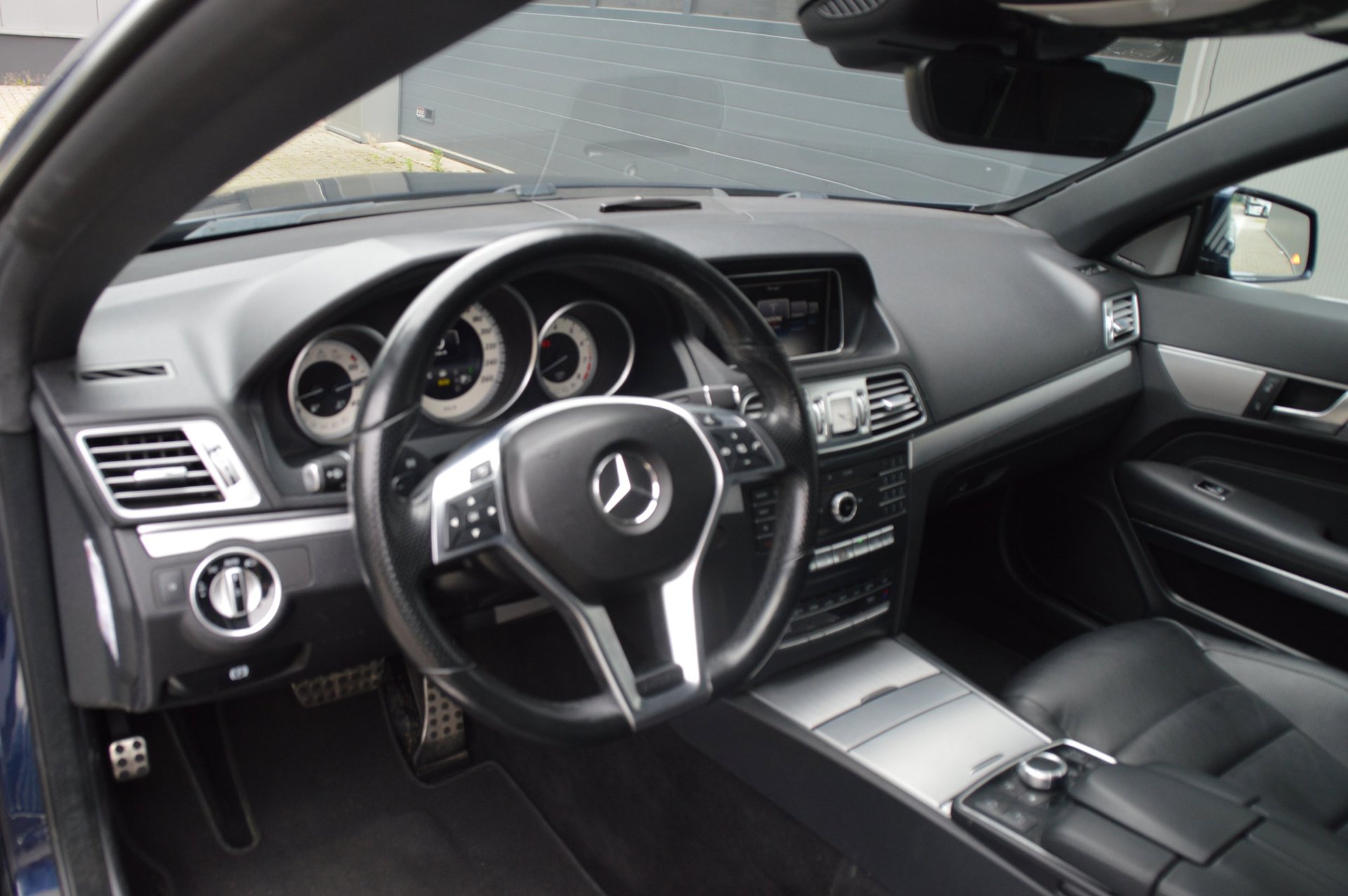 Foto van Mercedes-Benz E 320