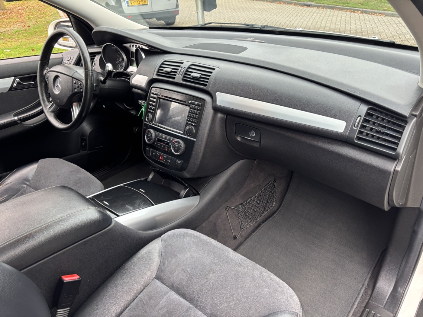 Foto van Mercedes-Benz R 500 4Matic