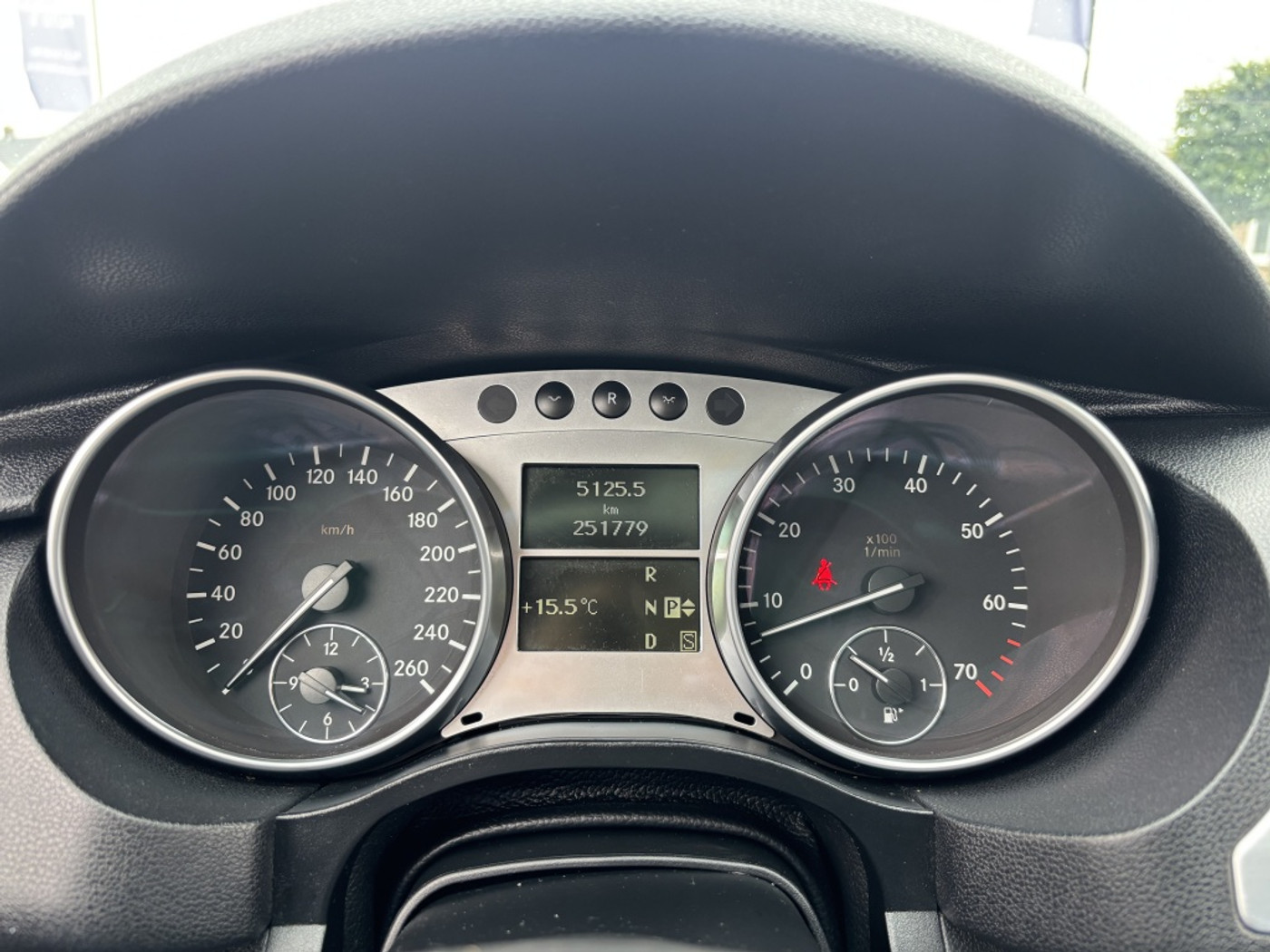 Foto van Mercedes-Benz R 500 4Matic