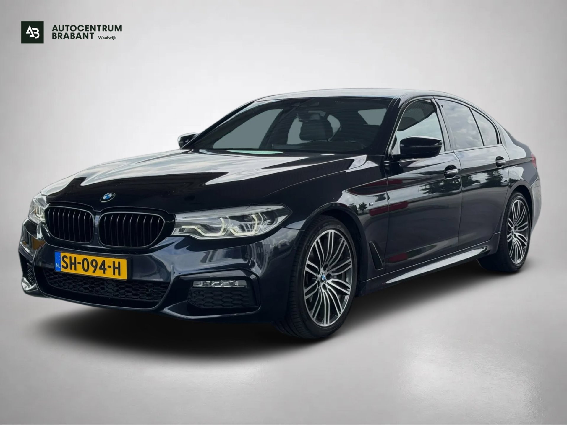 BMW 530i 530i High Executive (NL-auto, Dealer OndH, Navi, StoelV, Harman/Kardon, Camera, Head-up, Comfort Stoelen, Etc) 2018 - voorkant
