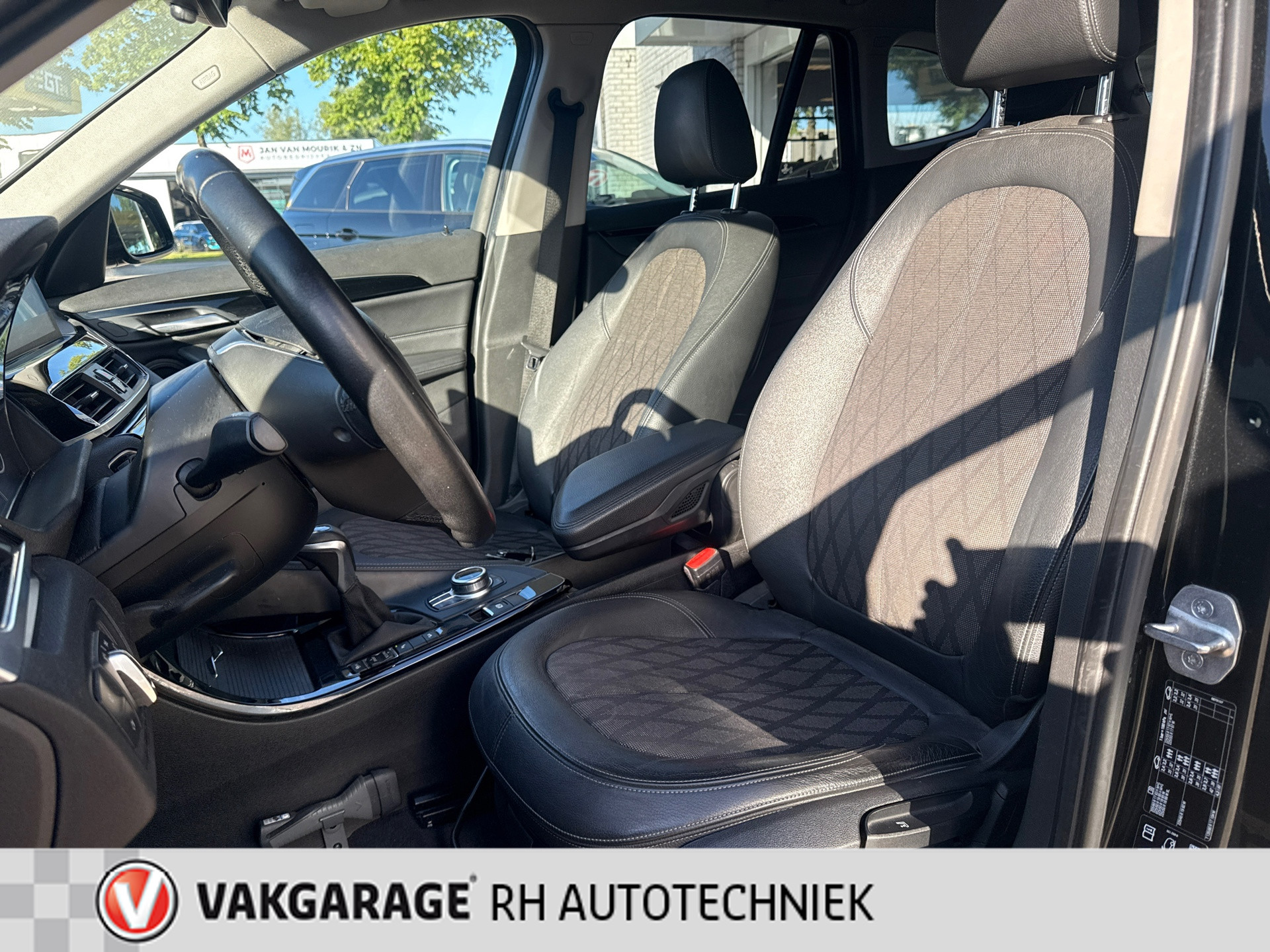Foto van BMW X1 Xdrive20i