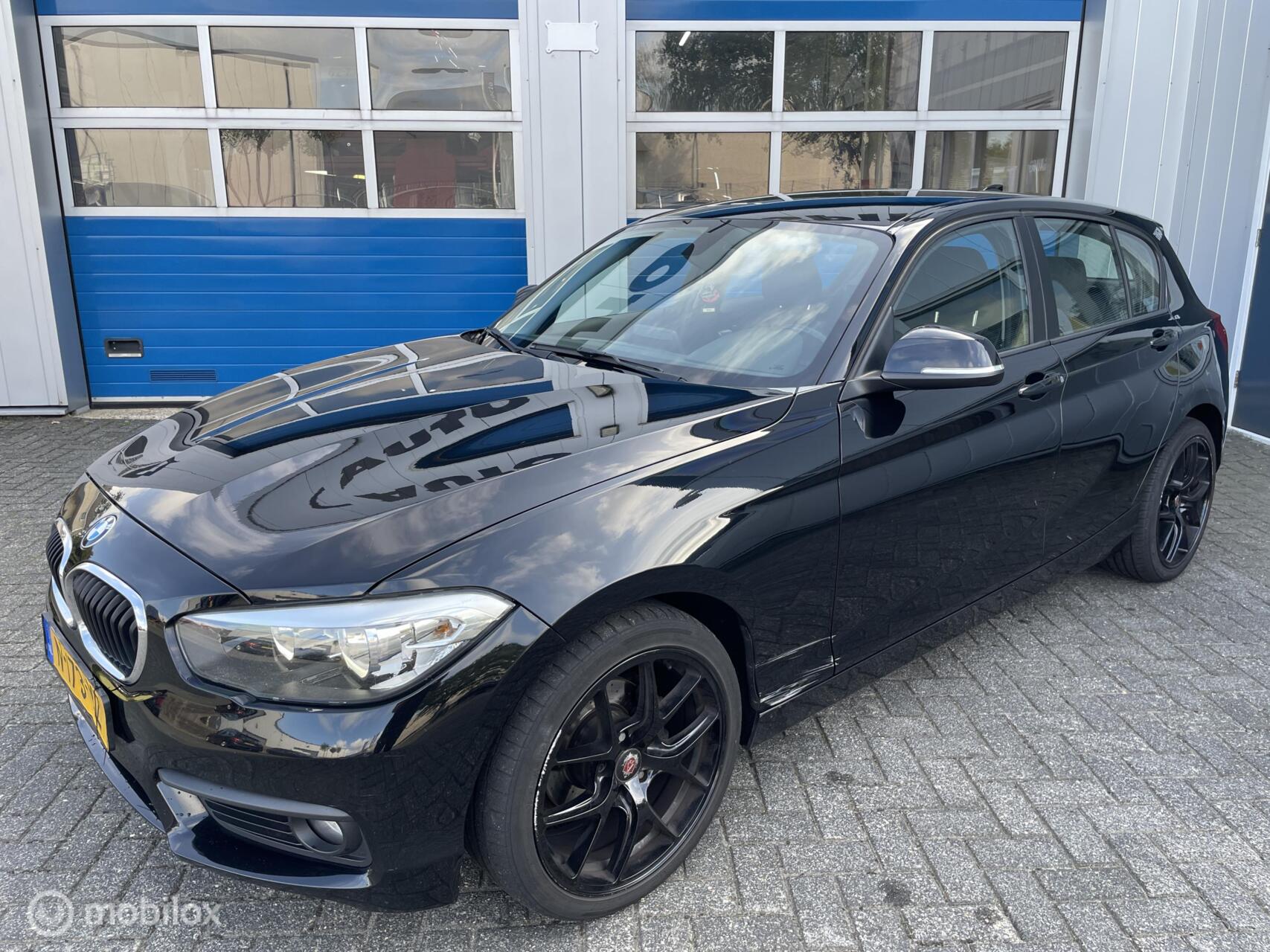 BMW 1 Series 116i 2015 5D Airco-18''-Stoel.verw.-Cruise-Pdc 2015 - voorkant