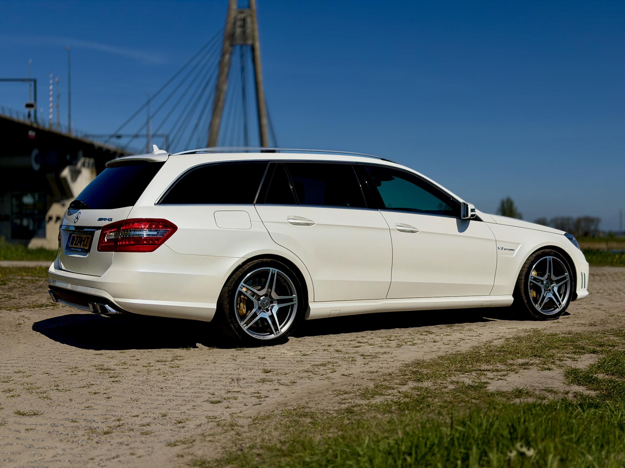 Foto van Mercedes-Benz E 63 AMG