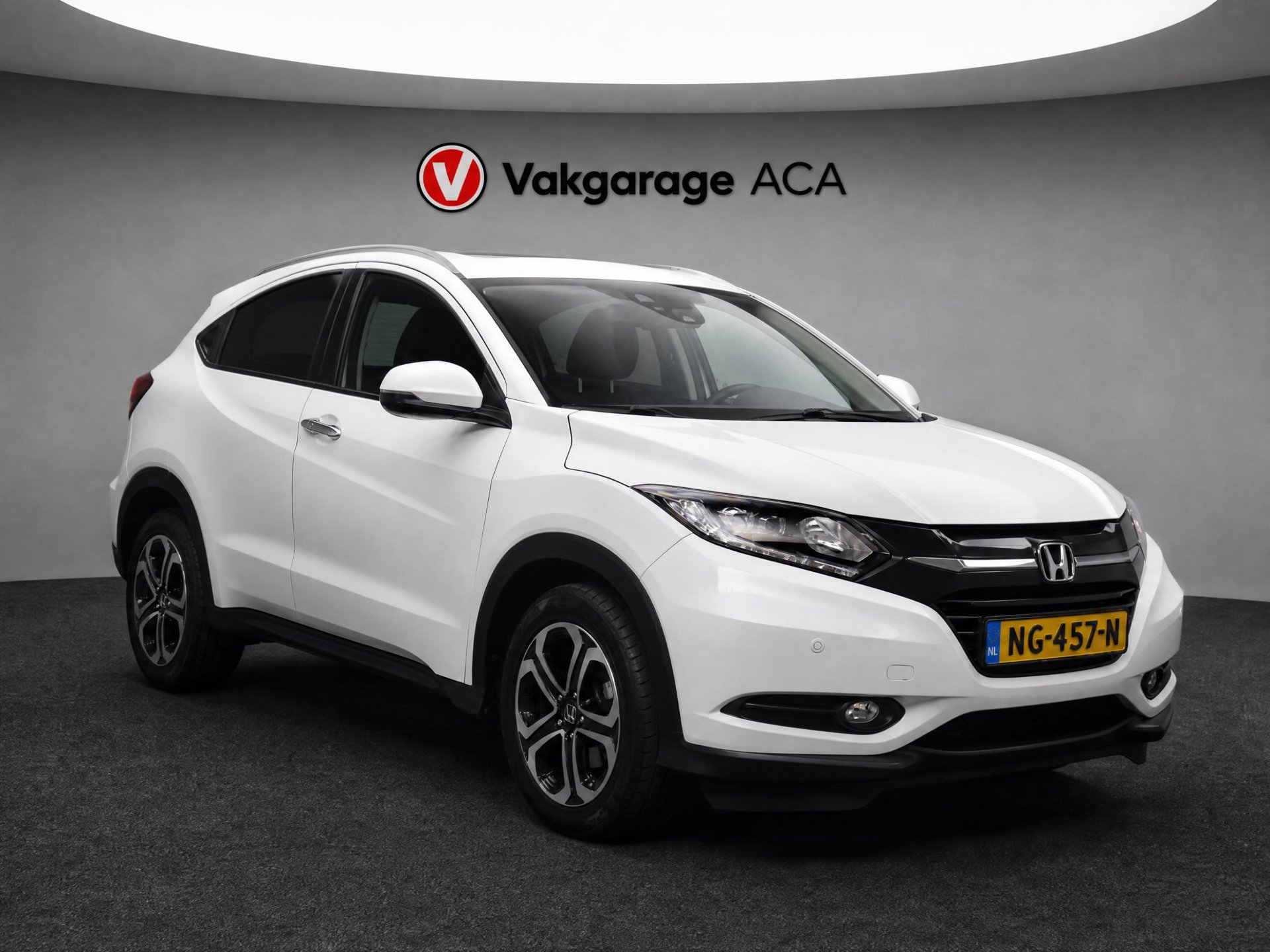 Honda Hr-v 1.5 i-VTEC Executive // CLIMA // STOELVERWARMING // PANO // CRUISE // NAVI // 2017 - voorkant