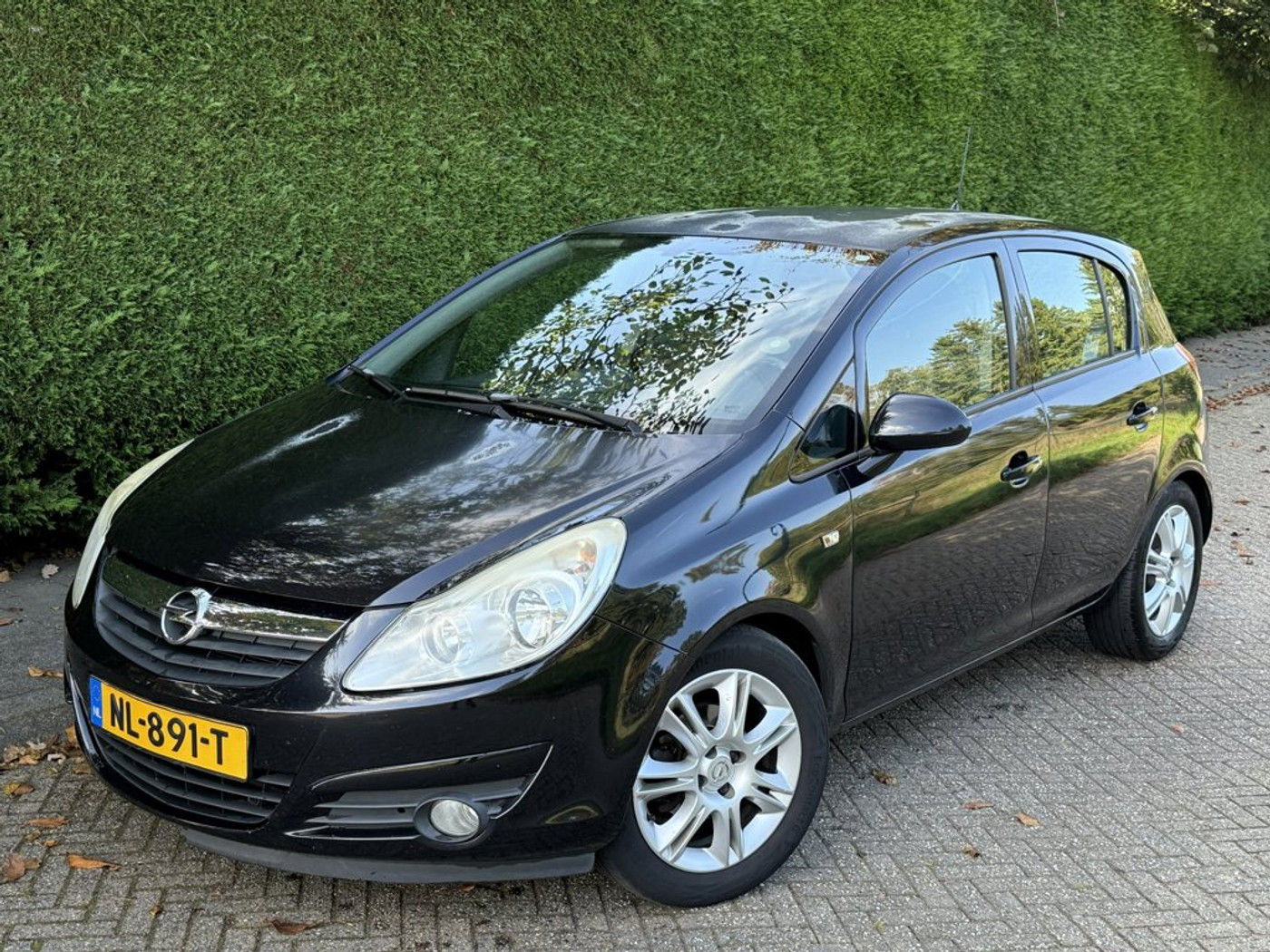 Opel Corsa 1.2-16V Sport/ Elek.Ram/ PDC/Automaat/ Airco 2009 - voorkant